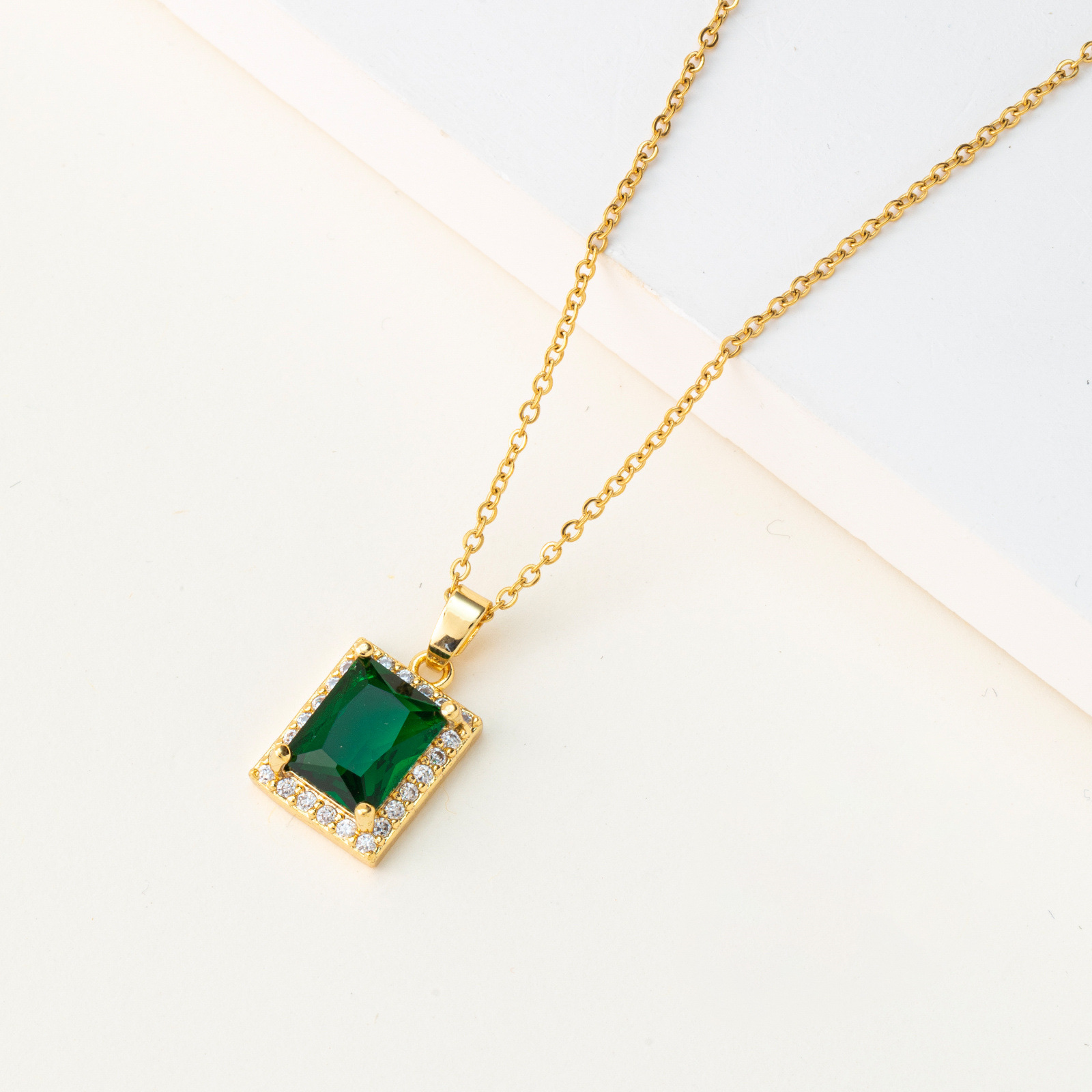 Cross-Border Personality Zircon Gem Crystal Pendant Rectangular Necklace Wholesale Women's Collarbone Chain Ins Wind Niche Accessories Application Scenario