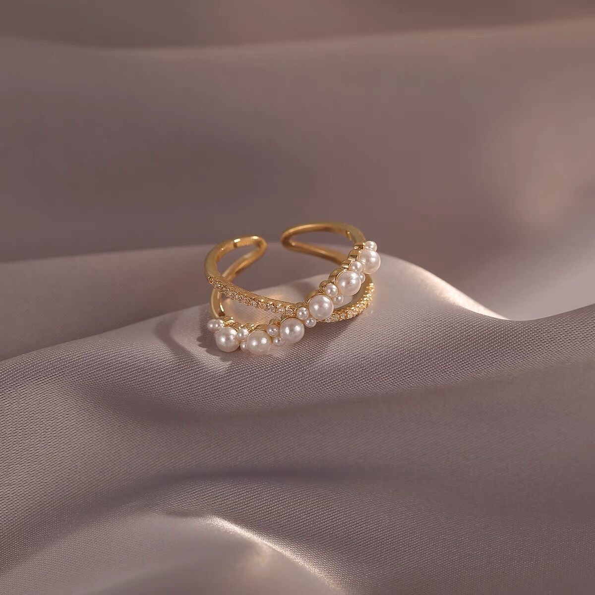 East Gate Ins Pearl Ring Female Fashion Trend Open Index Finger Ring Cold Wind Net Red Diamond Ring Wholesale Application Scenario