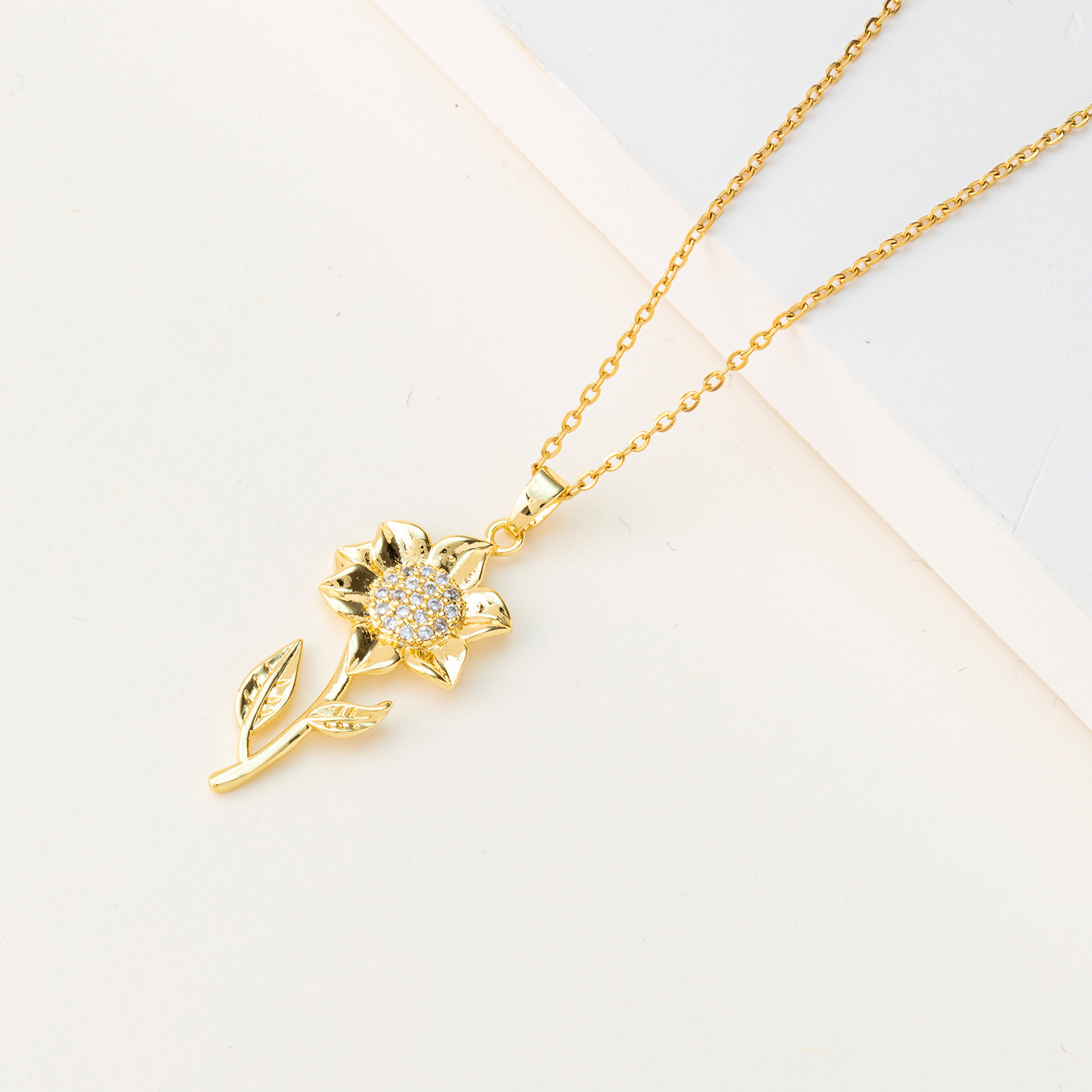 European And American Light Luxury Full Diamond Zircon Sunflower Flower Pendant Necklace Female Simple Niche Collarbone Chain Net Red Jewelry details Picture