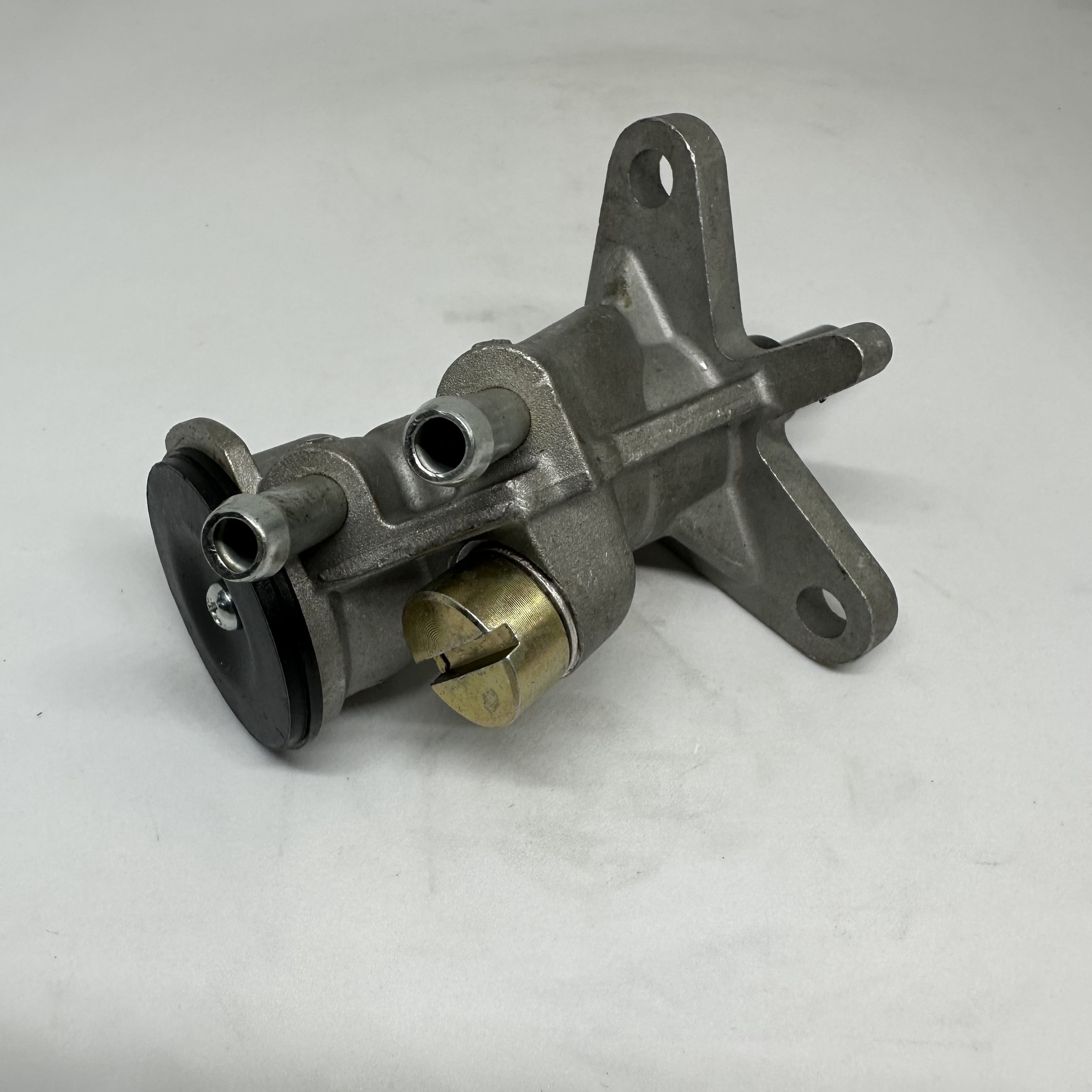 Deutz 2011 construction machinery parts diesel oil pump, hand pump 04103661