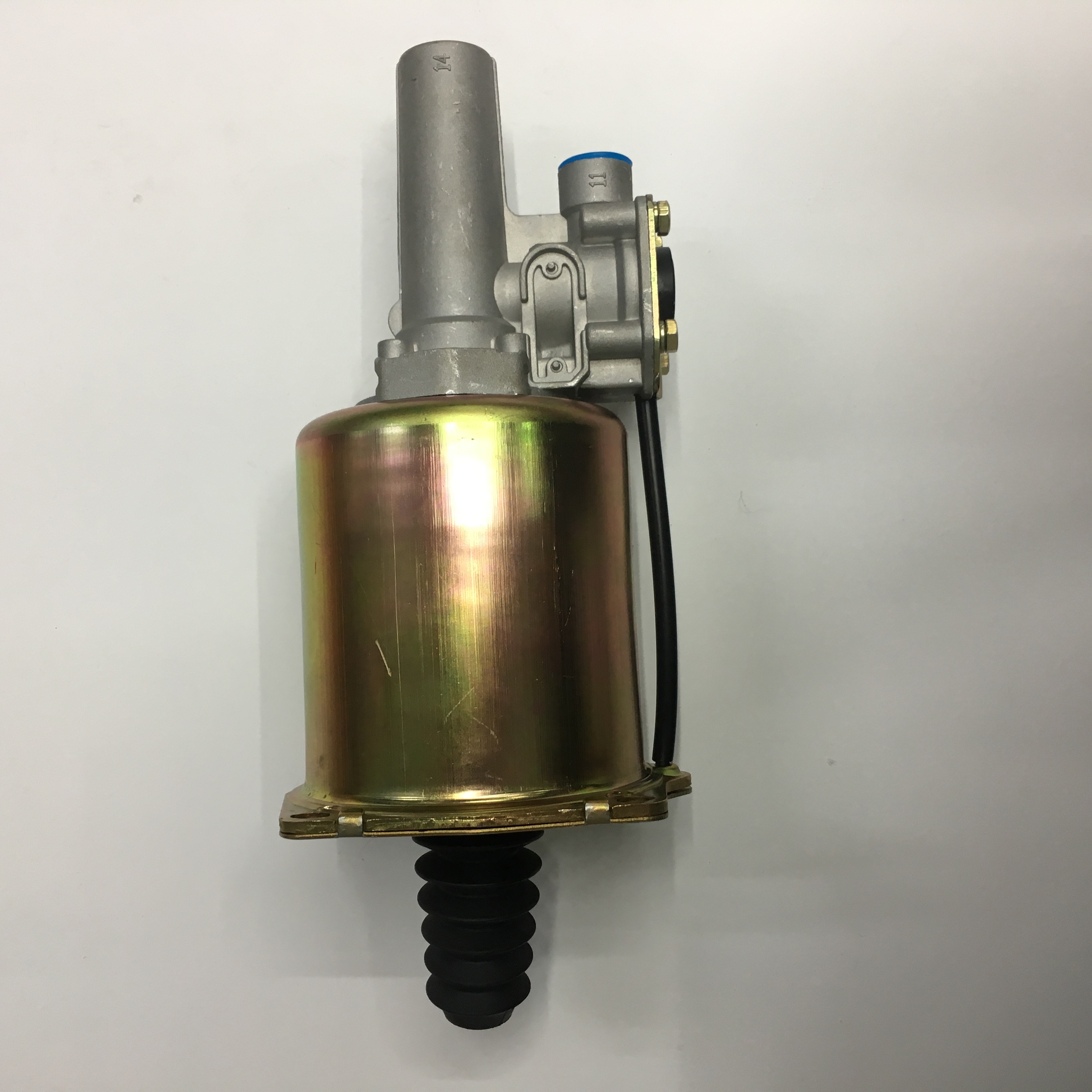 Sinotruk Howo clutch booster pump 102 cylinder WG9725230041