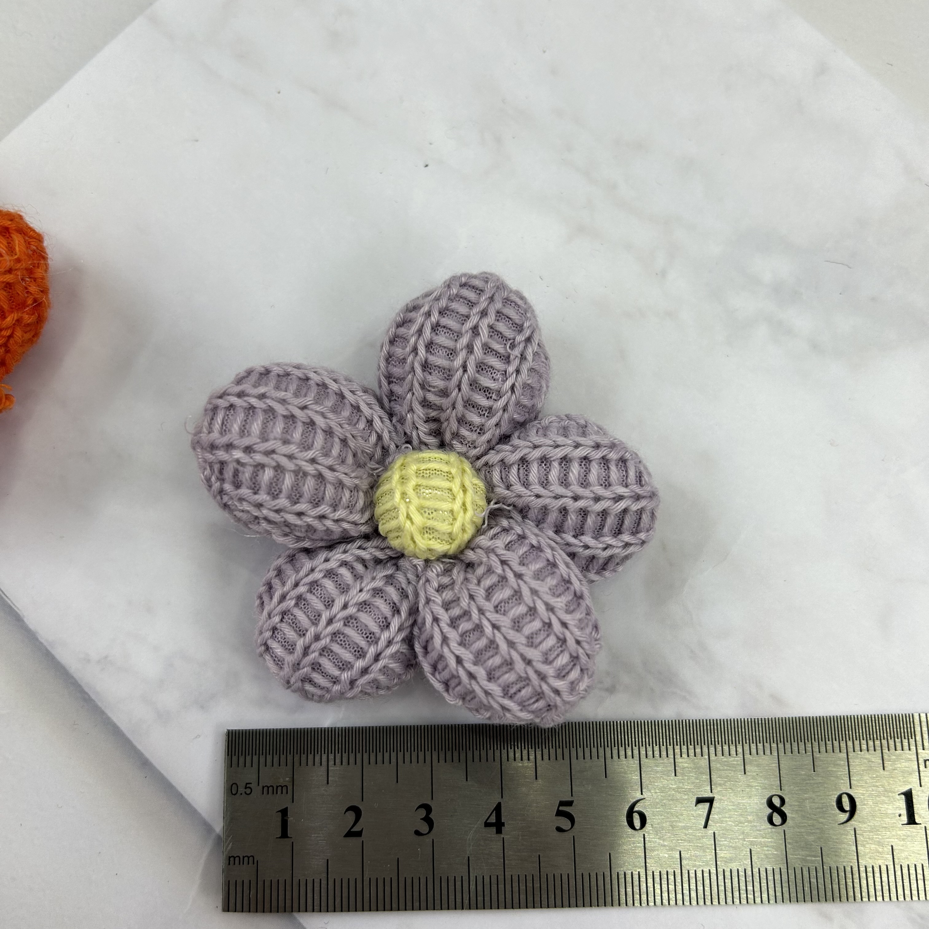 [Stock] Autumn And Winter New Knitted Five-Petal Flower Accessories Wholesale Application Scenario