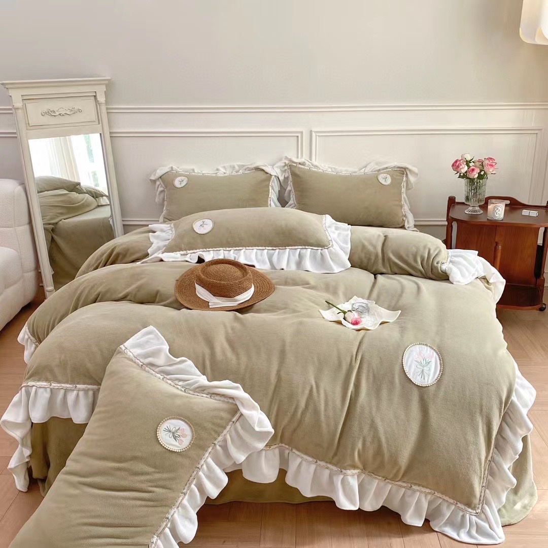 French Romance Lace Velvet Four-Piece Set Item Picture