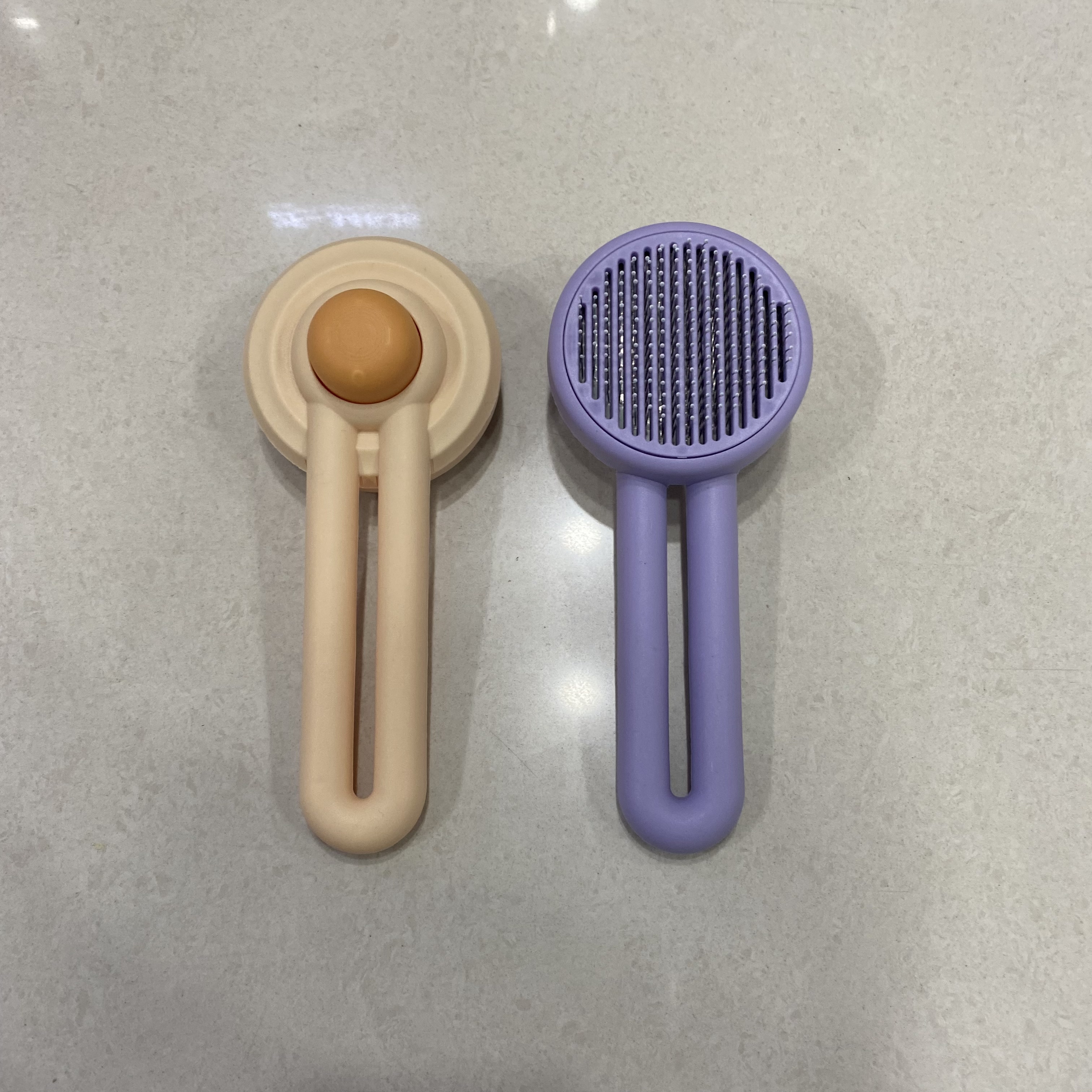 Pet egg yolk comb