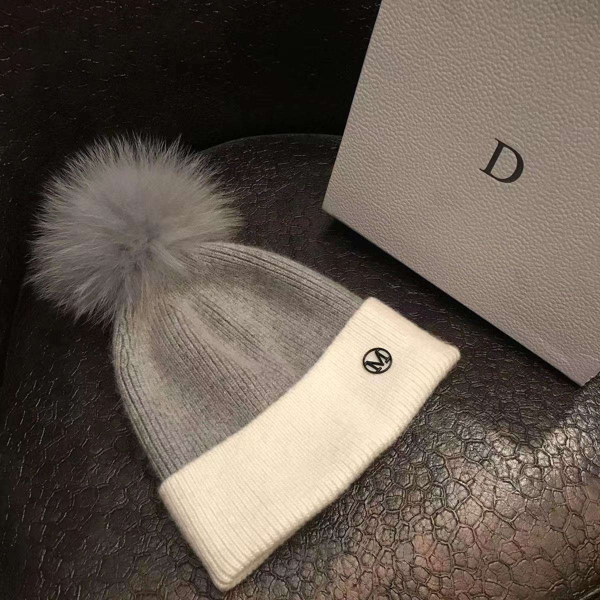 Wool-Colored Knitted Hats And Women's Hats Are Exploding