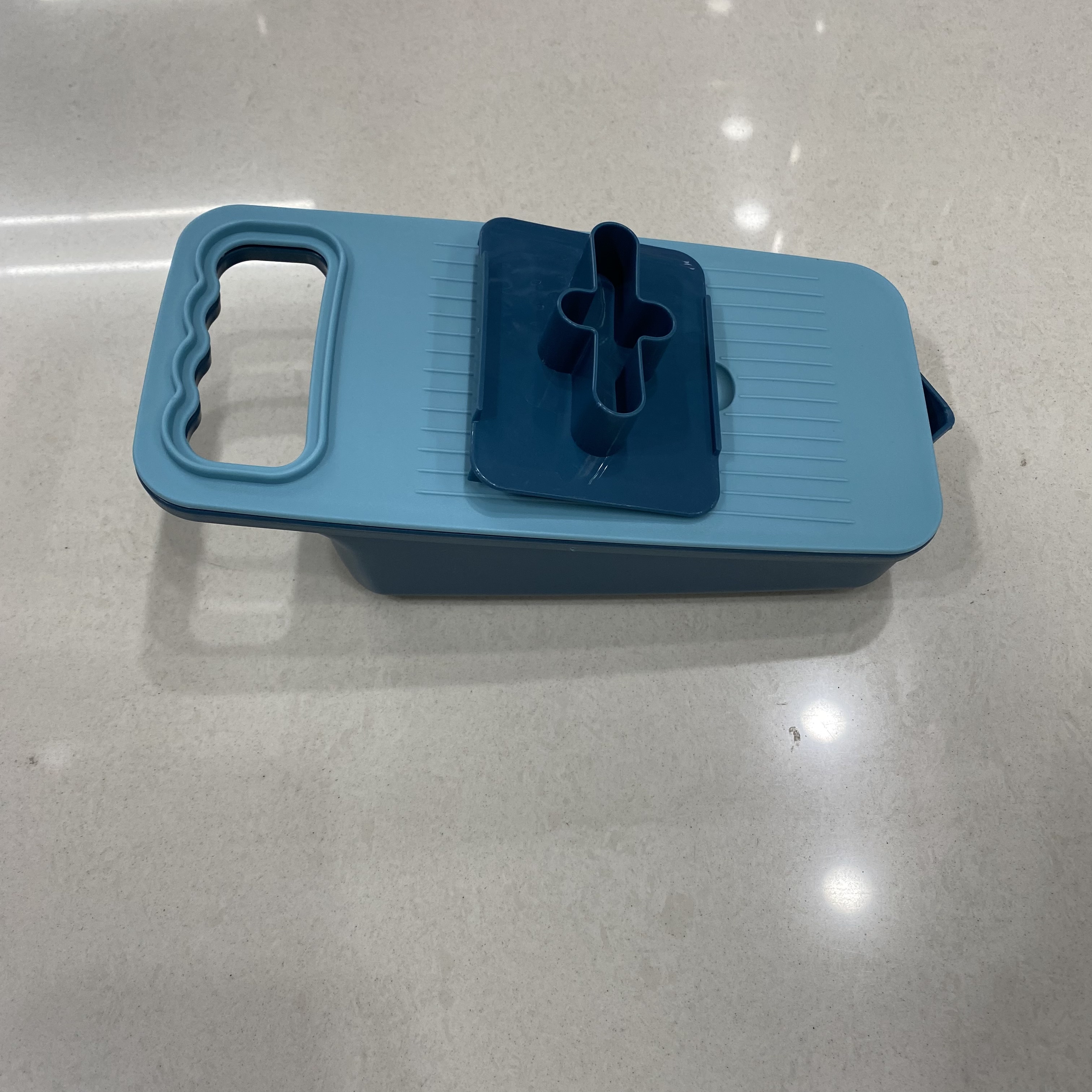 Household vegetable slicer kitchen shredded potatoes shredded radish cucumber peeler Grater Application Scenario
