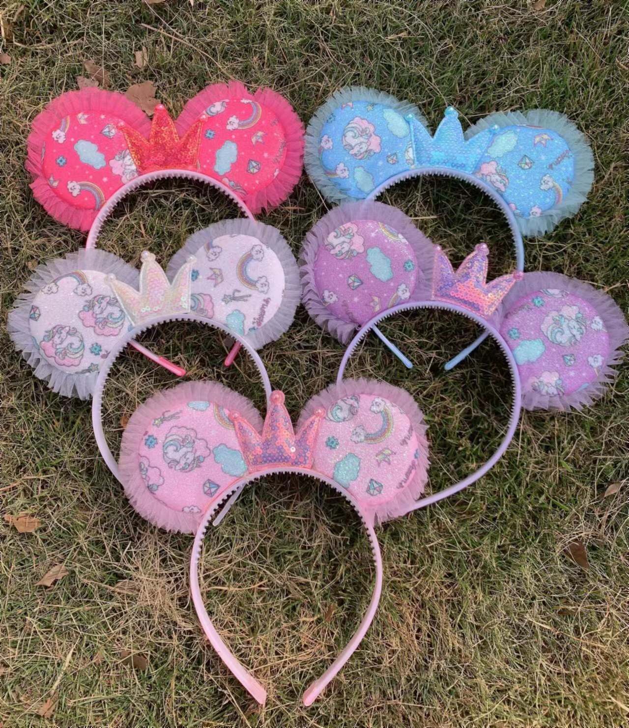 Round ears crown head buckle