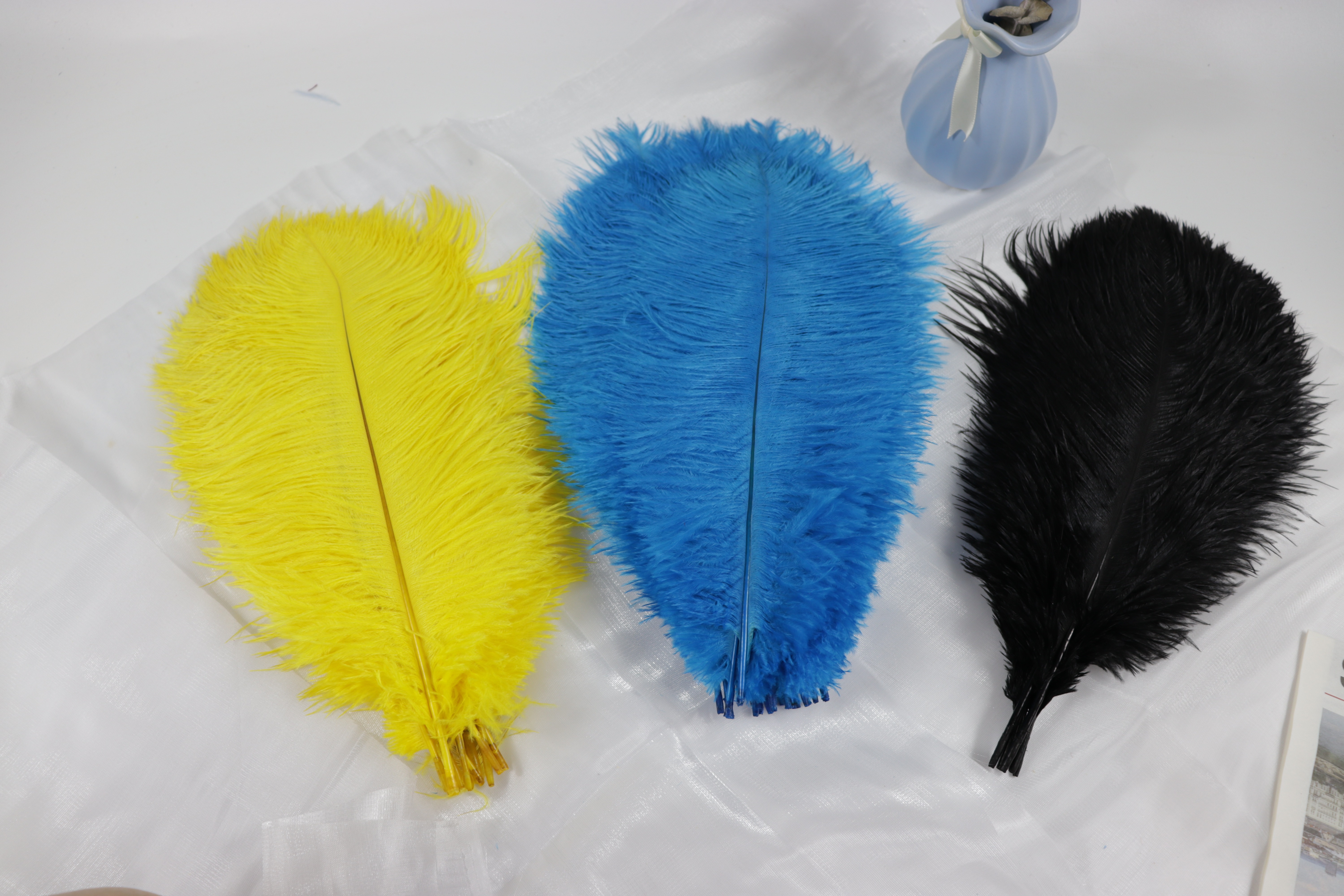 Manufacturers Direct Sales Wedding Decoration Shooting Props Colorful Ostrich Hair Whole 30~35Cm Application Scenario