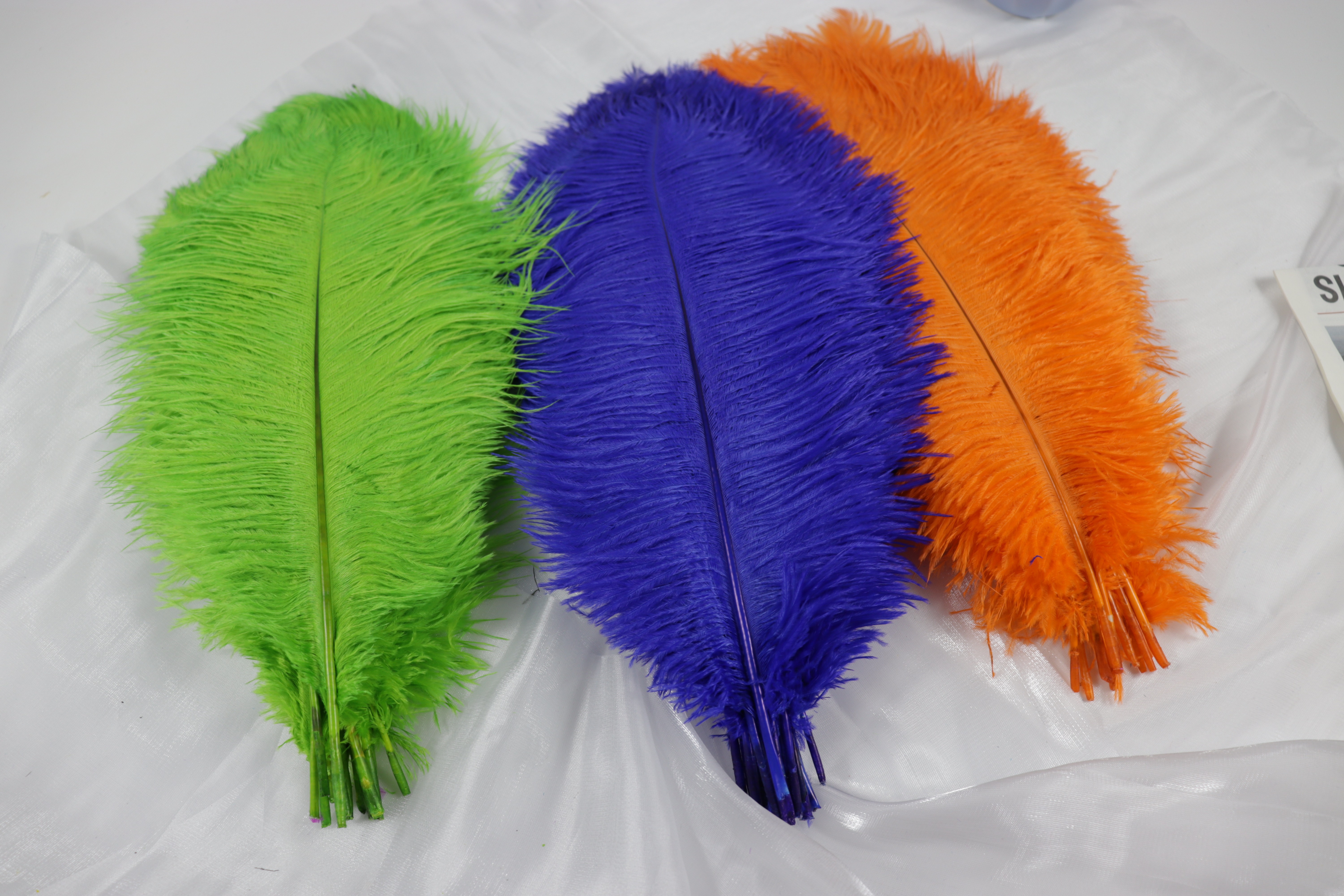 Manufacturers Direct Sales Wedding Decoration Shooting Props Colorful Ostrich Hair Whole 30~35Cm Item Picture