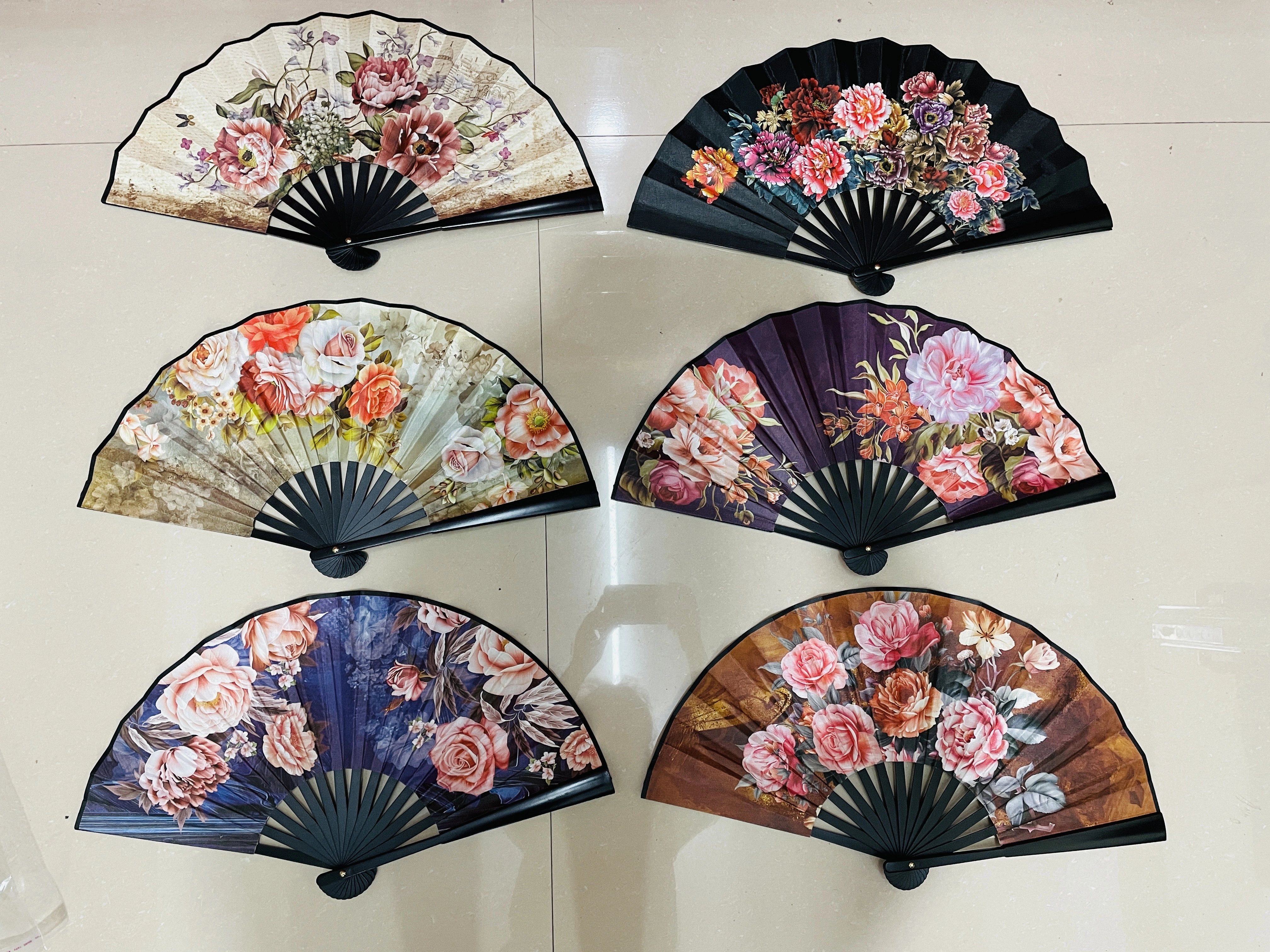 Black dragon-patterned folding fan, handcrafted bamboo frame, solid color, classical, portable and collectible detail image 1