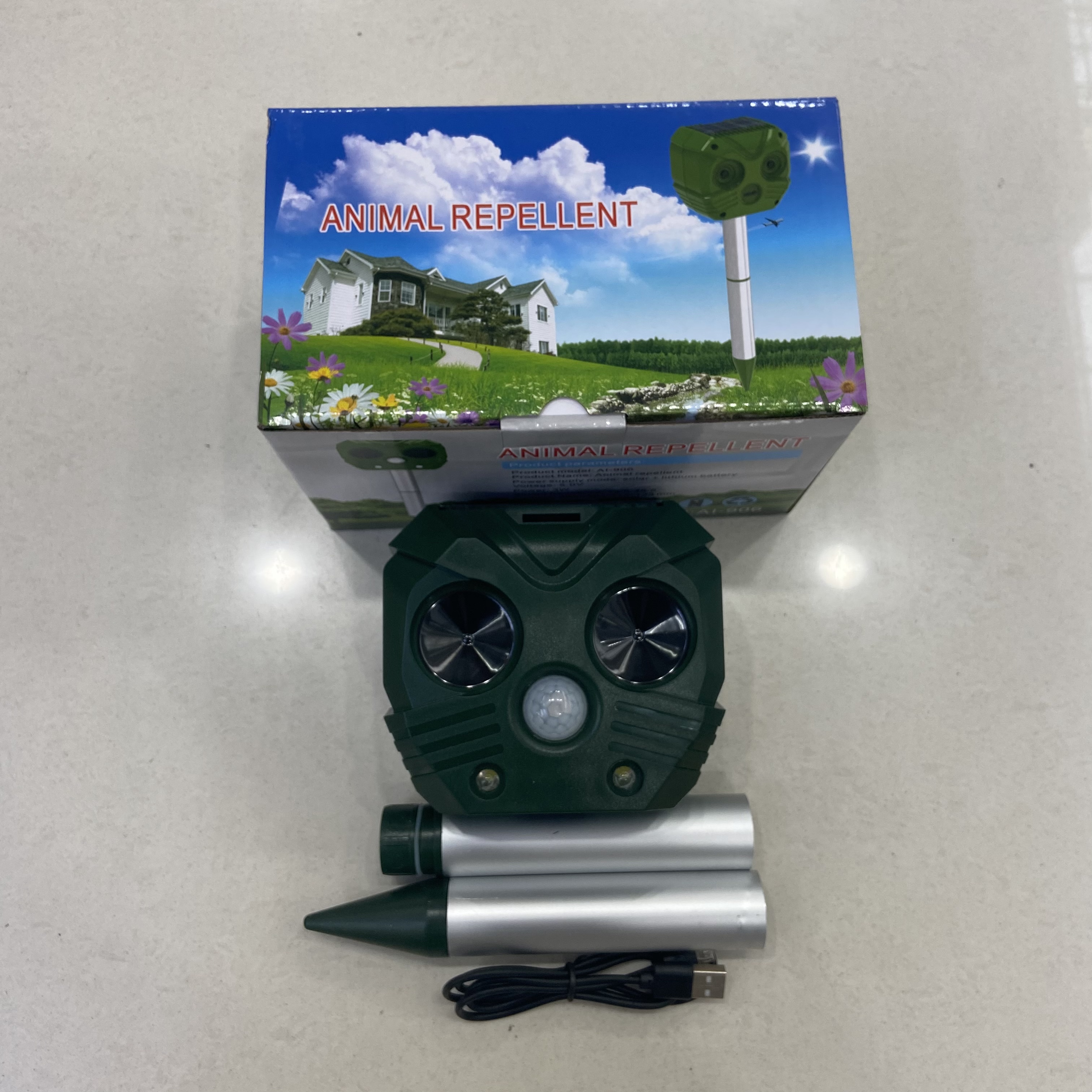 Outdoor animal repeller Solar ultrasonic snake repeller rat repeller dog cat repeller Ultrasonic burst flash bird repeller