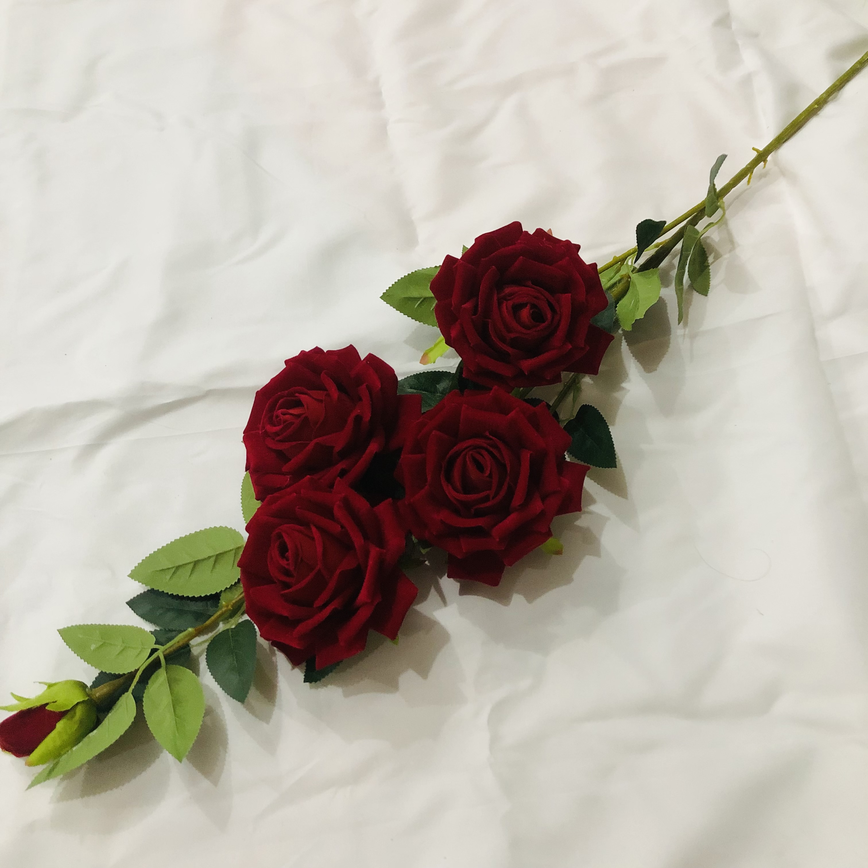 Bride engagement wedding decoration simulation bouquet Single flannelette 5 head diamond rose wedding flower wall Background wall New Chinese wedding decoration road lead flower Red rose false flower silk cloth high-grade cloth vase flower landing rose thumbnail