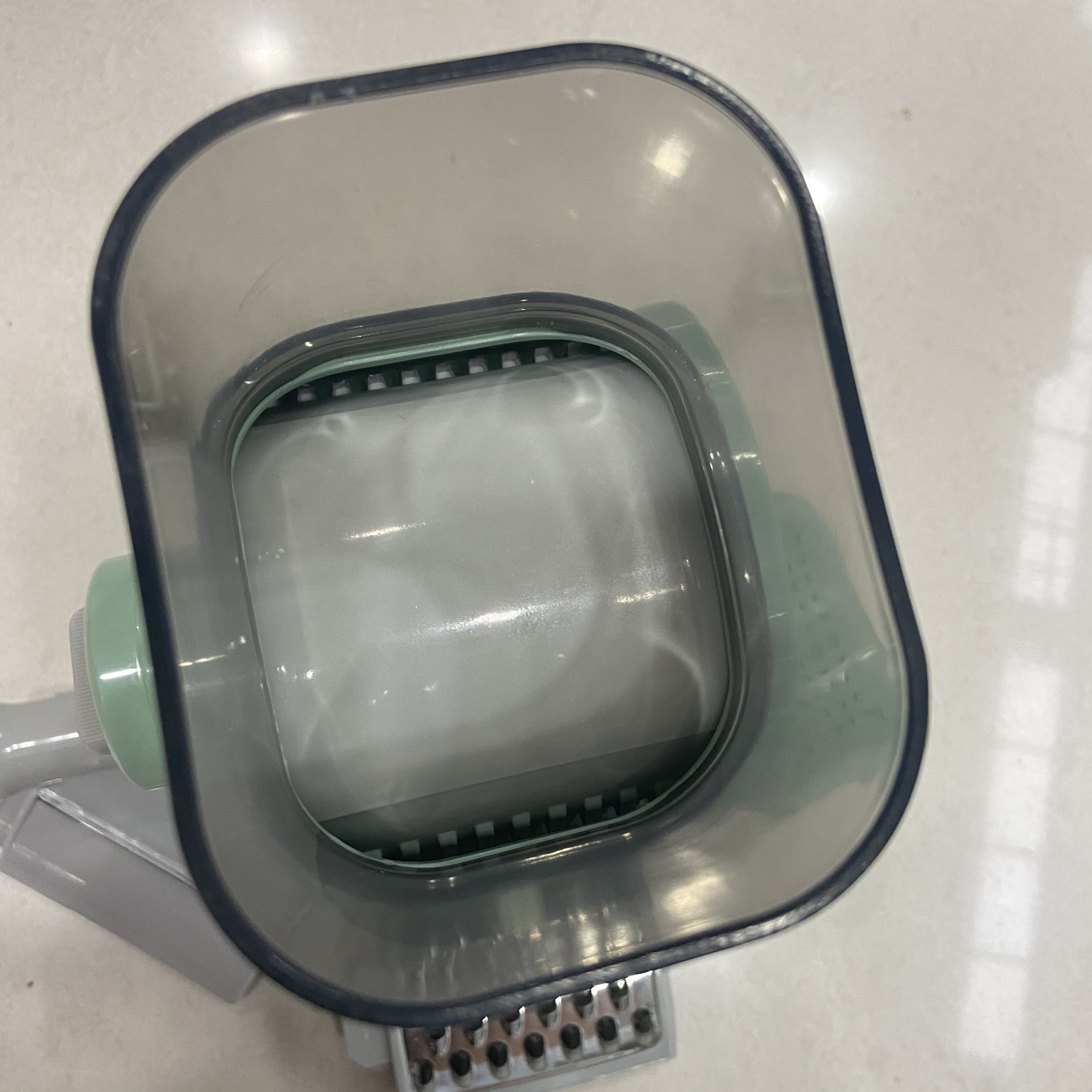 Vegetable cutter household hand roller grater potato chip radish vegetable cutter Application Scenario