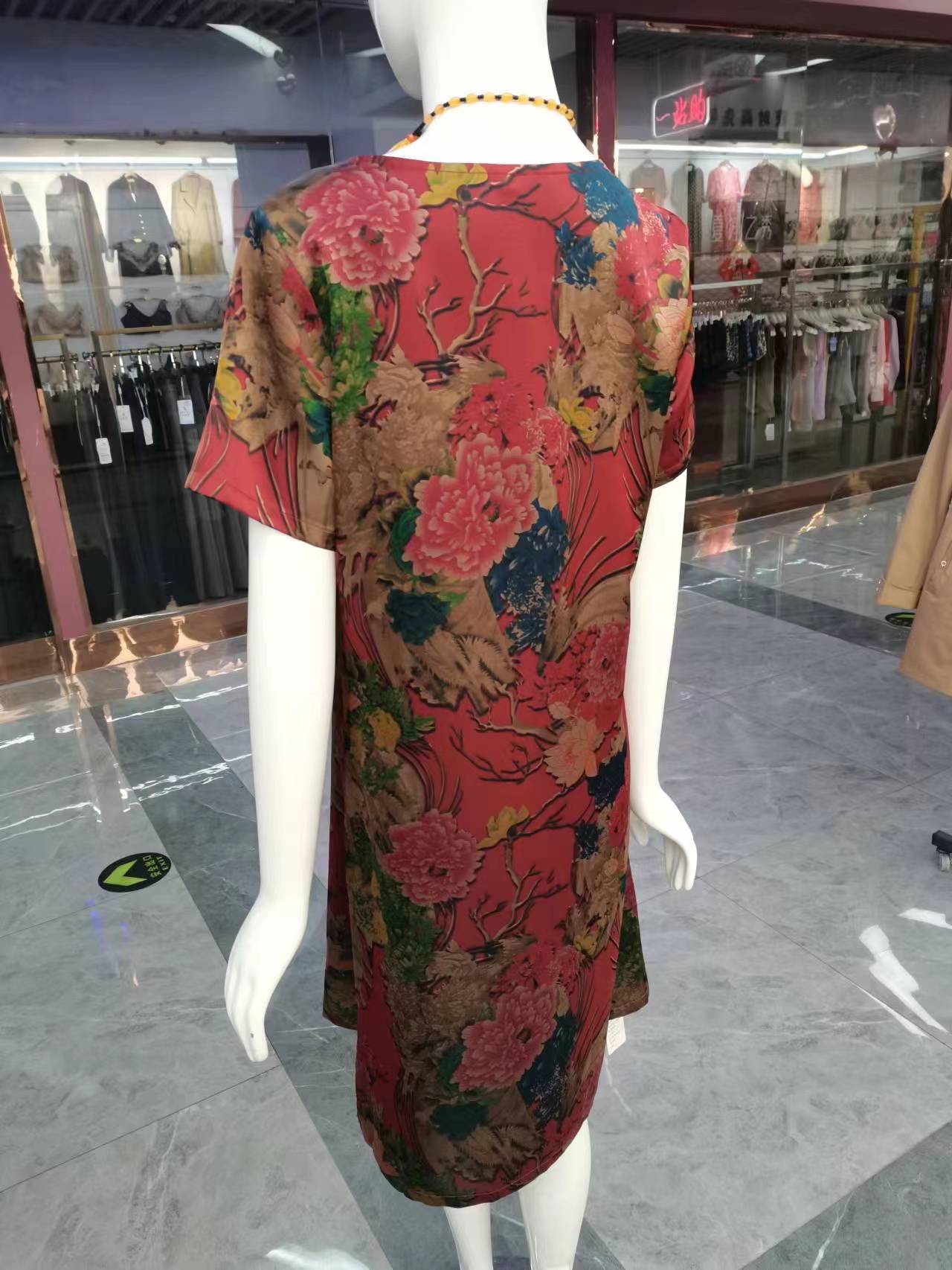 2023新款女装中老年连衣裙XL-5XL印花圆领短袖装红底大花宽松仿真丝裙子详情2