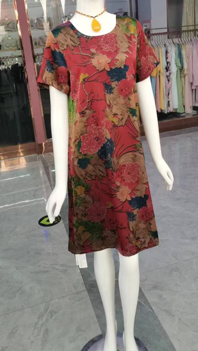 2023新款女装中老年连衣裙XL-5XL印花圆领短袖装红底大花宽松仿真丝裙子详情3