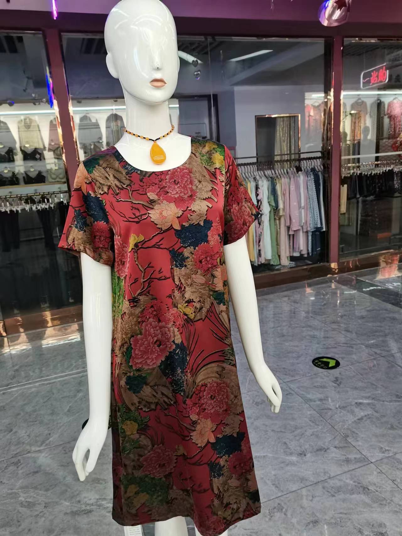 2023新款女装中老年连衣裙XL-5XL印花圆领短袖装红底大花宽松仿真丝裙子详情1