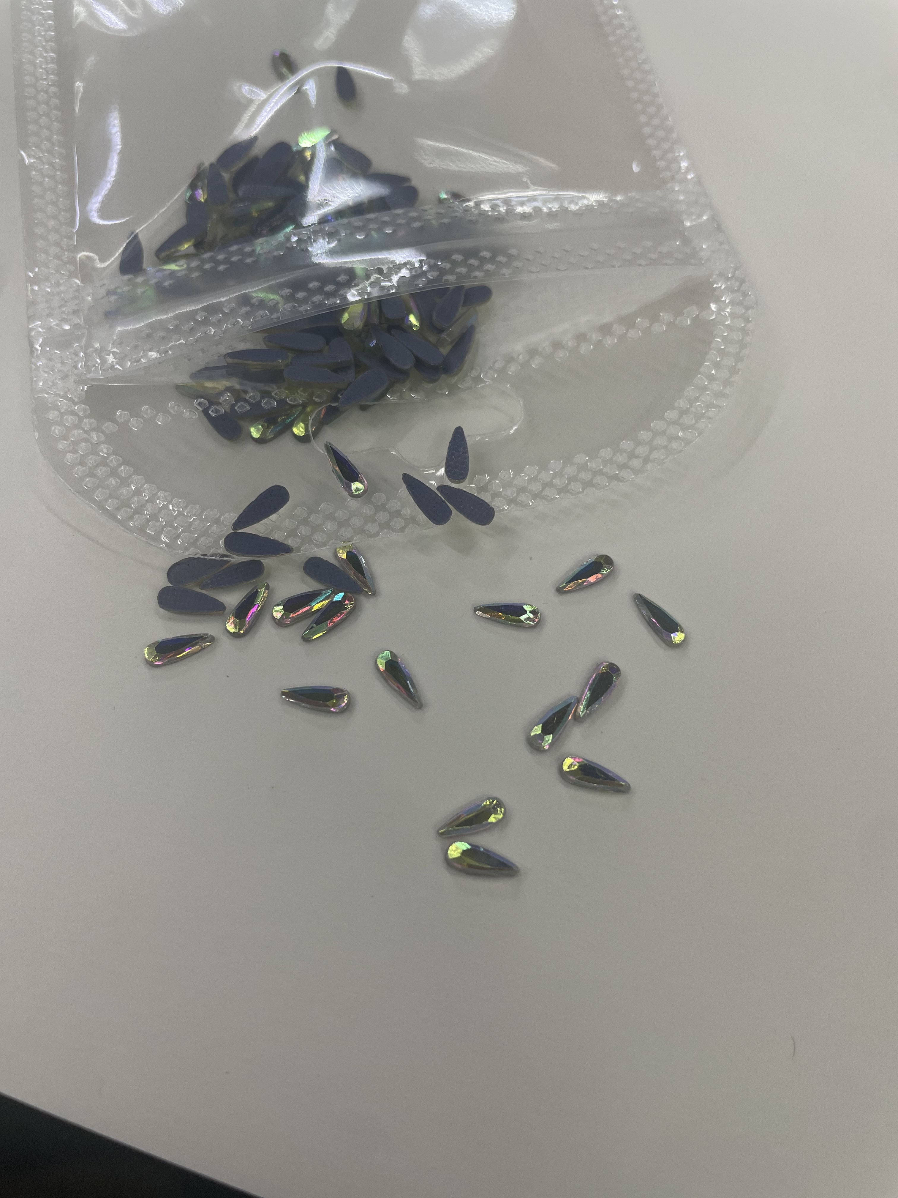 美甲水钻/爪钻/抽条钻条/异形钻/锆石配件白底实物图