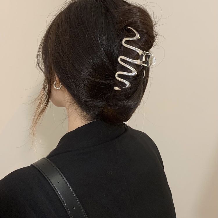 2023 New Cold Wind Metal Large Grab Clip Silver Wavy Line Geometry Shark Clip Hair Grab Headpiece Specification drawing