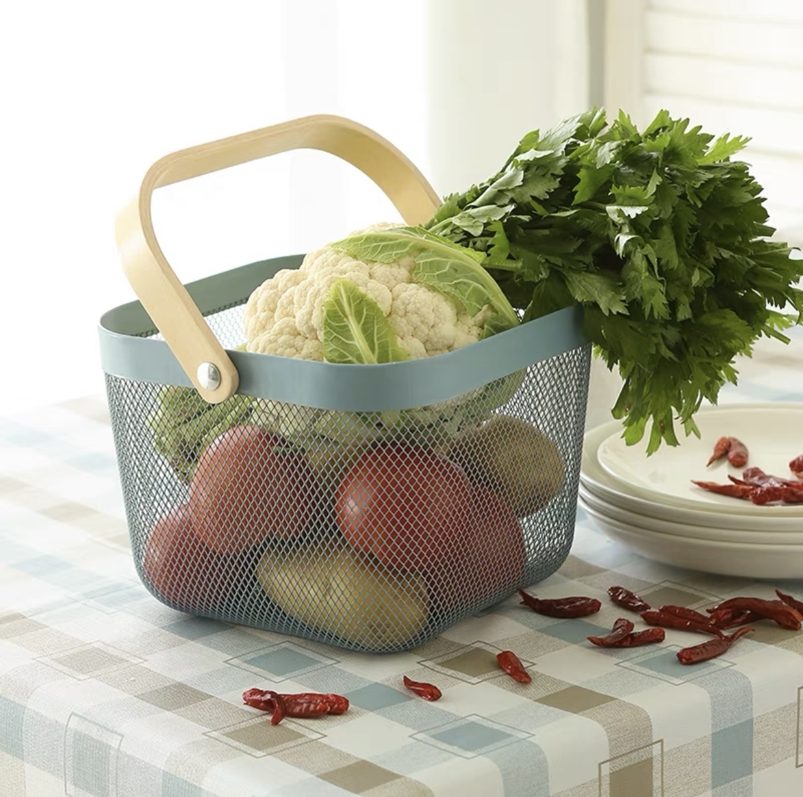 Storage Basket Portable Fruit Basket Kitchen Living Room Tabletop Iron Debris Storage Basket details Picture