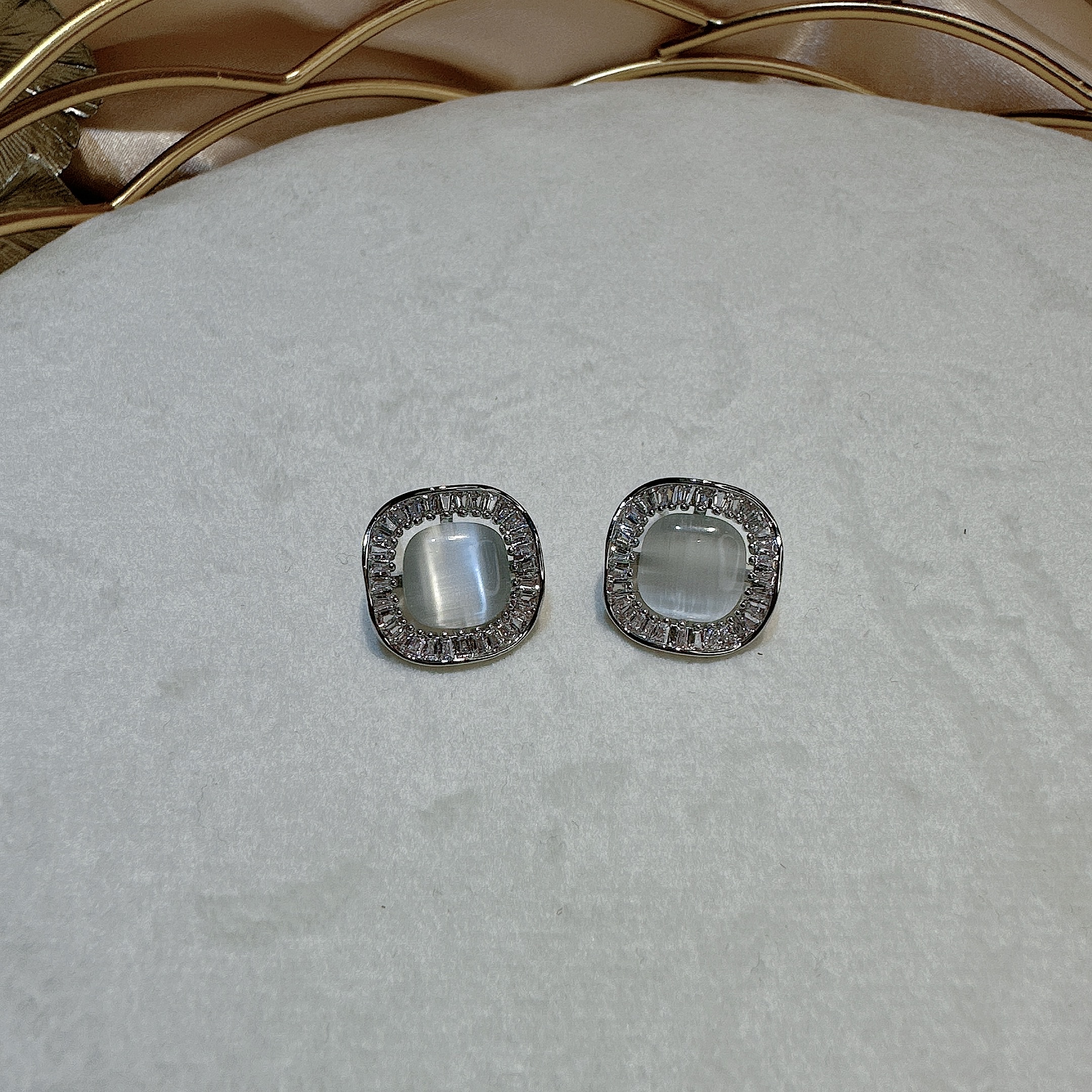 Korean Version Of Niche Design Senior Stud Earrings Cat Eye Summer Style