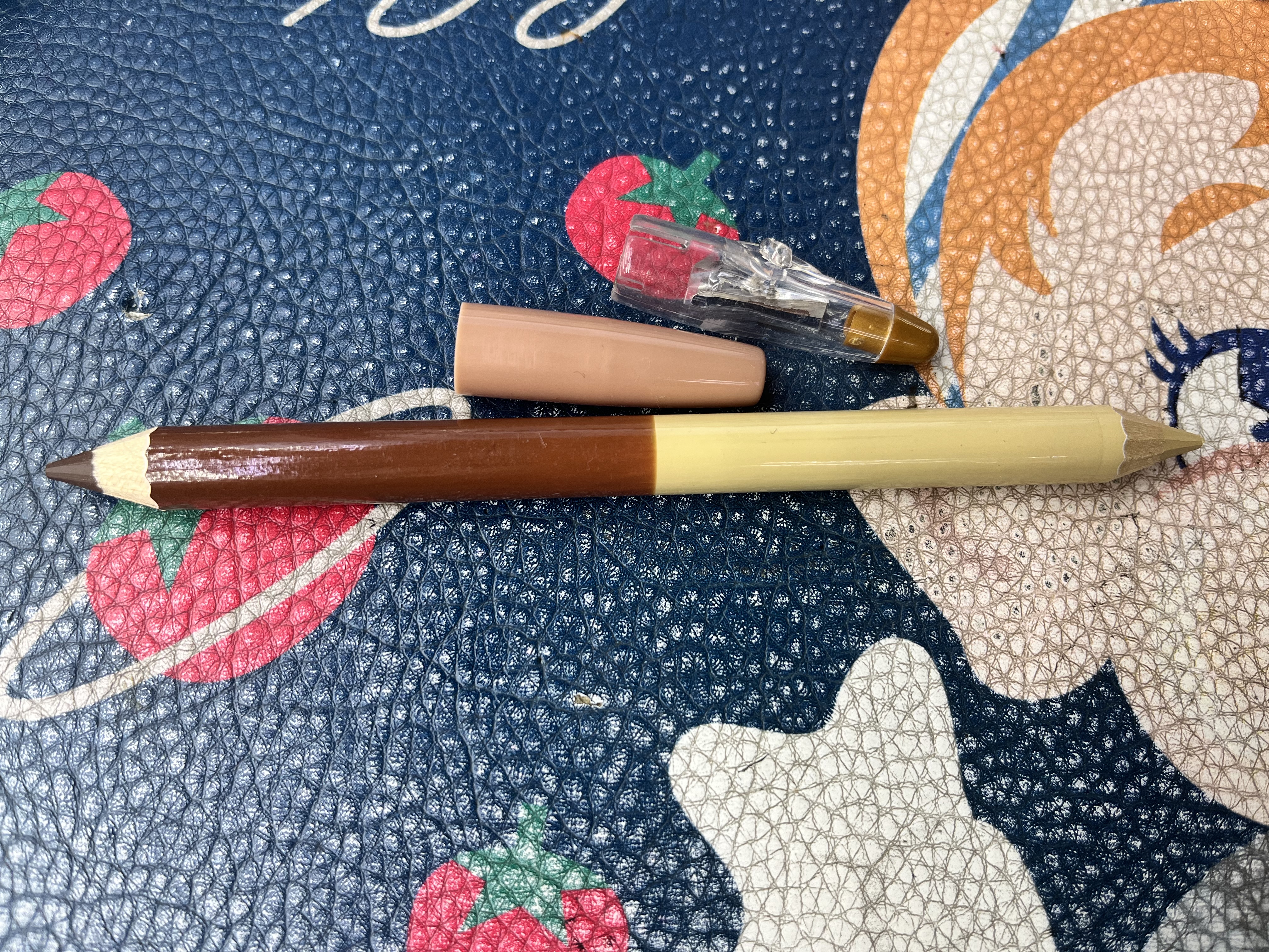 Knife And Flat Cap details Picture