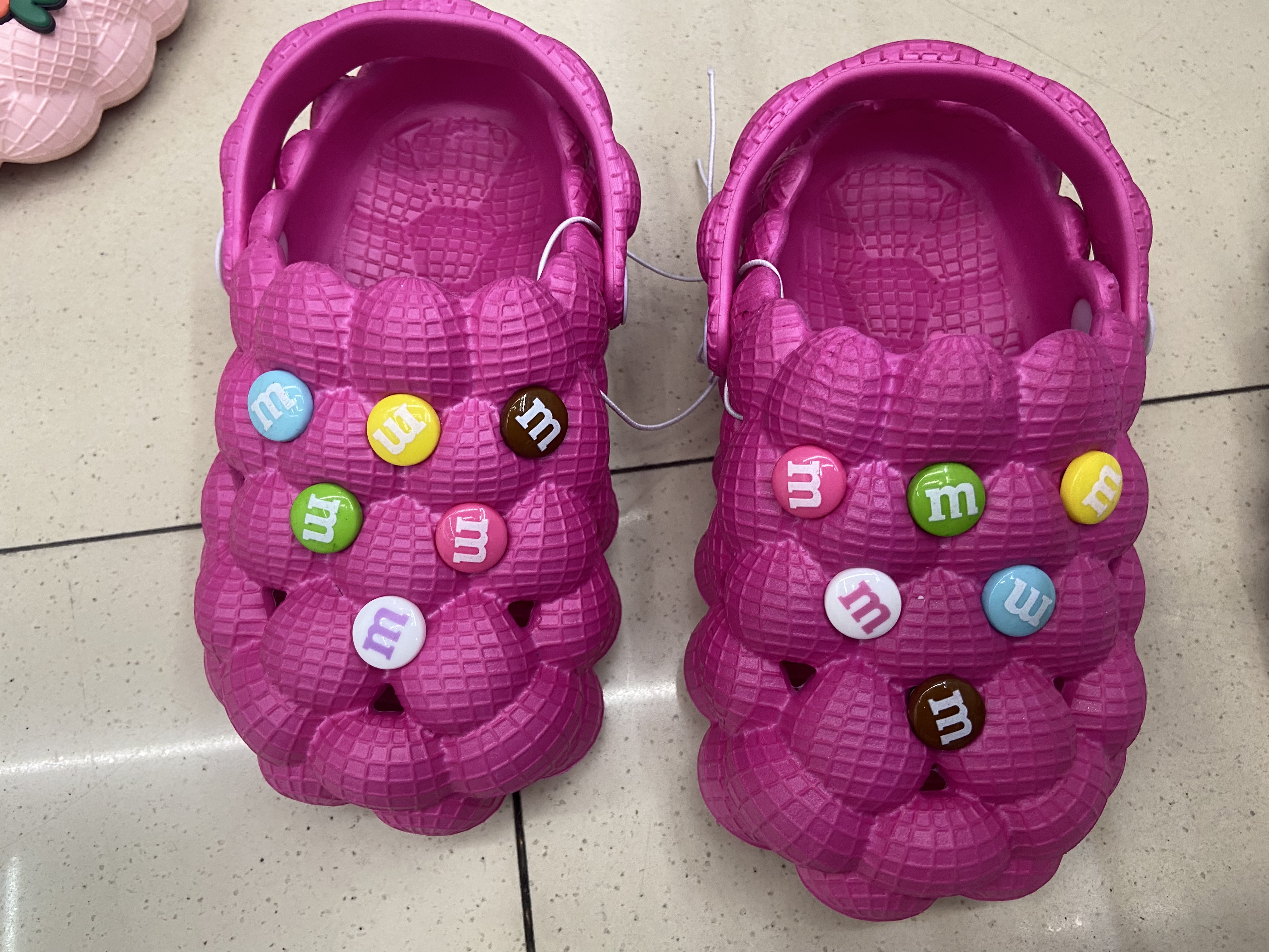diy cartoon shoe accessories with decorative buttons, violent bear, balloon dog, Buzz Lightyear, Crocs, shoe flower button accessories, cross Specification image