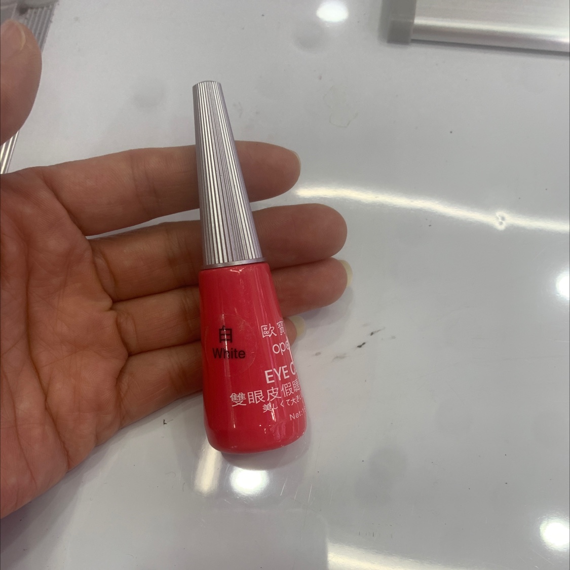 1718 Red Tube False Eyelash Glue Application Scenario