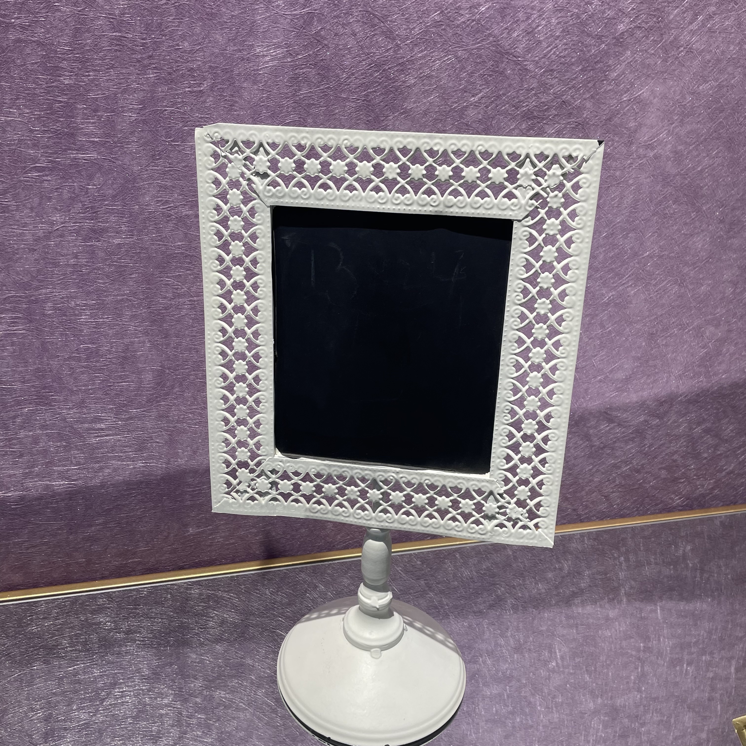 European-Style Retro Iron Garden Small Blackboard Vertical Scaffolding Cafe Clothing Store Decoration Message Board Application Scenario