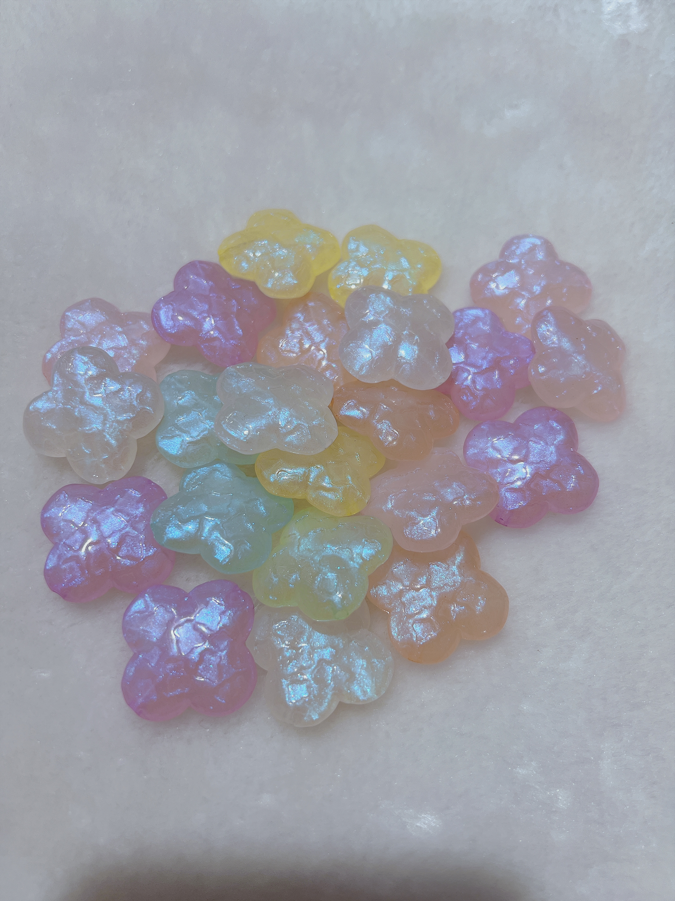 Xinyang Mermaid Luminous Beads Big Four-Leaf Clover Star Beads Jewelry Accessories Diy Live Burst Star Beads Spring Color Acrylic Beads 00088 Application Scenario