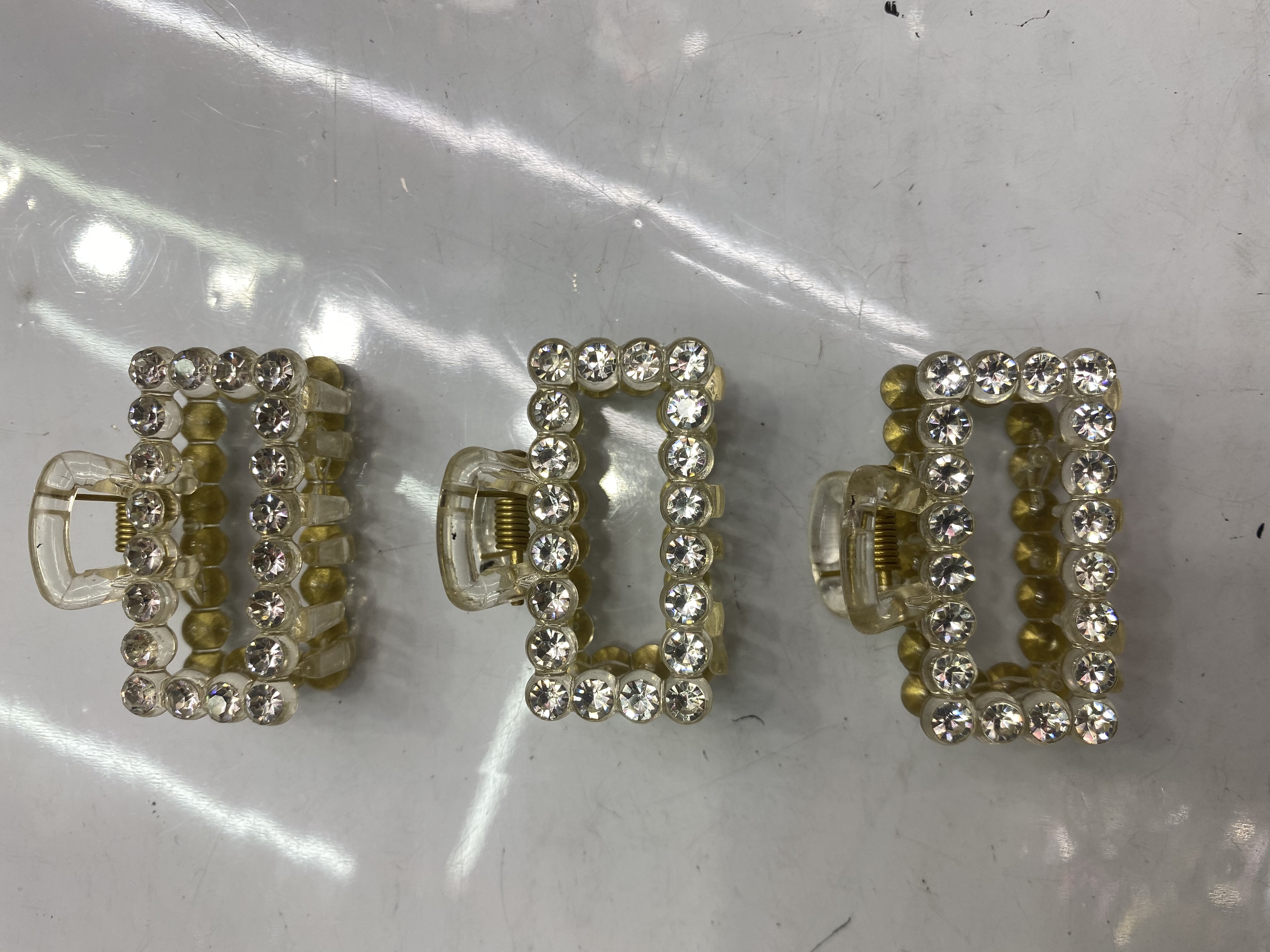 Yiwu International Trade City good again to jewelry, South Korea hair claw point drill hair claw, small fresh hair claw, affordable quality assurance