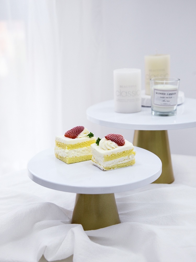 Isn Red Cake Plate Dessert Table Photo Props Nordic Style Tall Birthday Cake Photo Props Display Stand Application Scenario