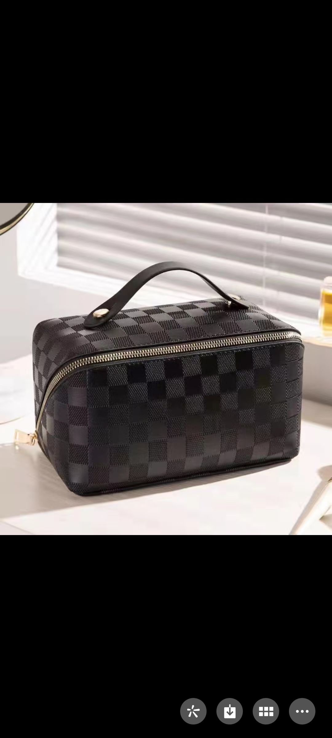 Pu Pillow Makeup Bag Large Capacity Storage Bag Application Scenario