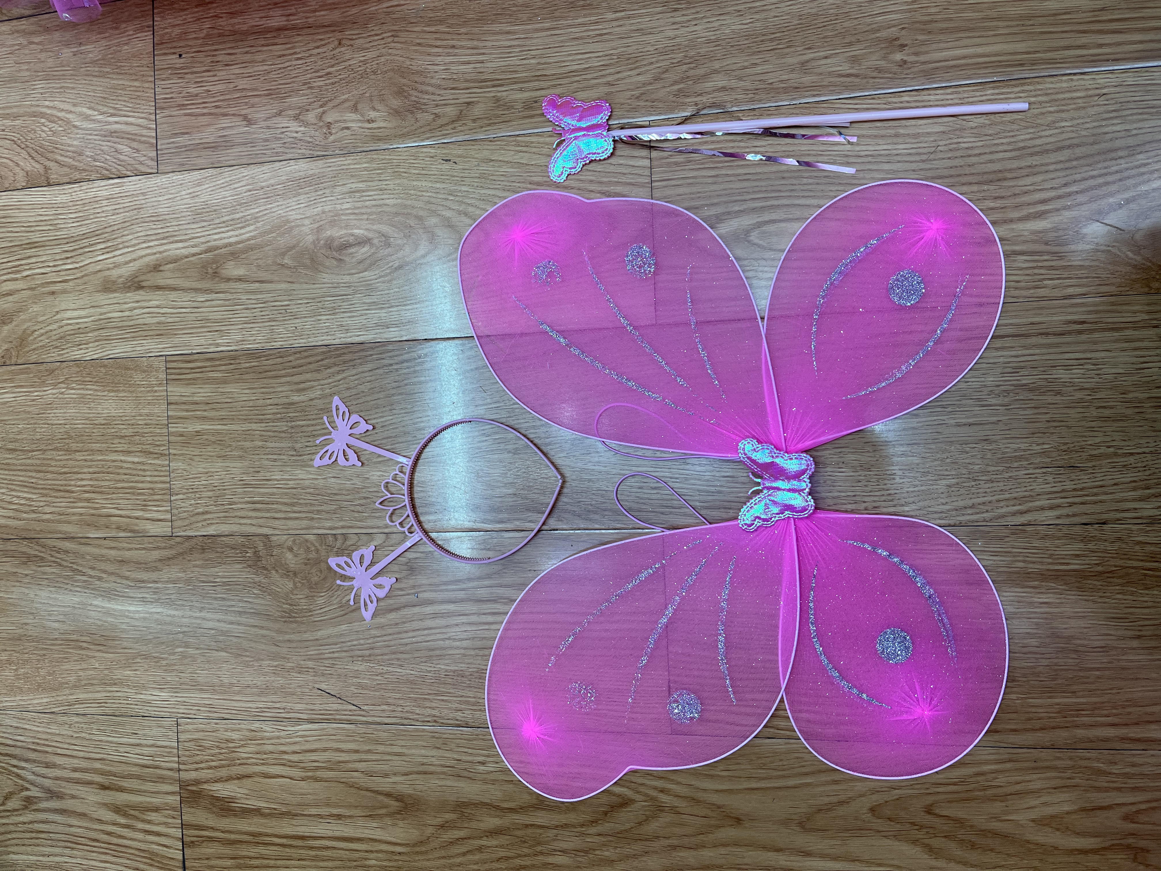Butterfly wings away three-piece children's party kit thumbnail