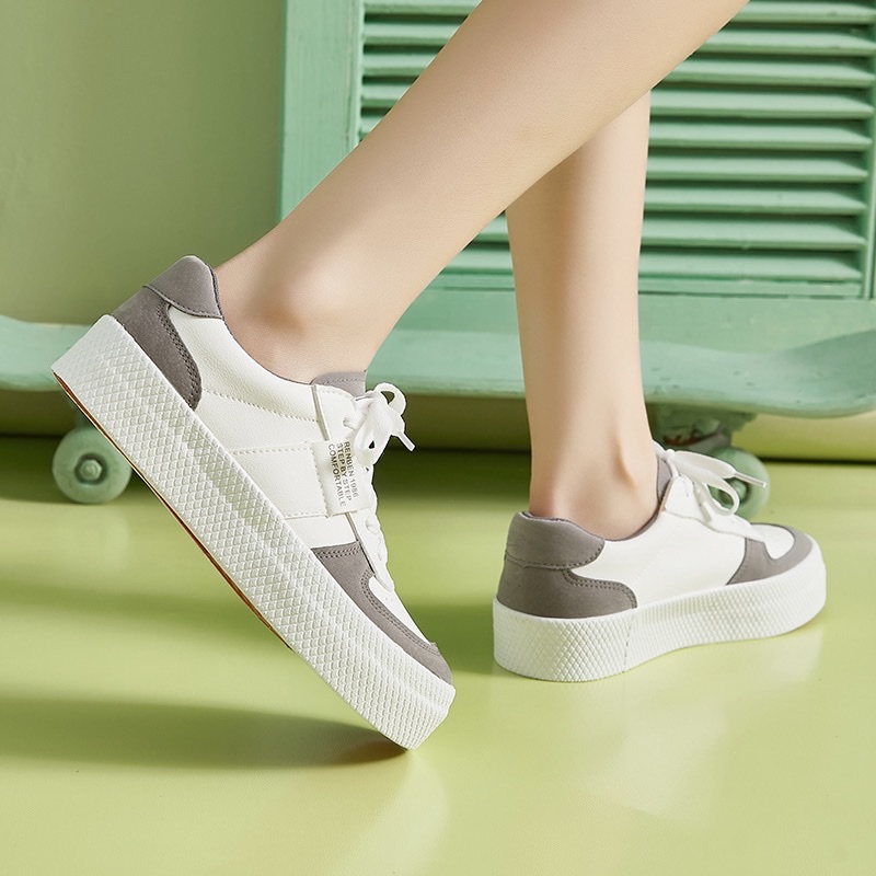 This low-top casual shoes female 2023 flat sports fashion shoes burst small white shoes all match student retro shoes thumbnail