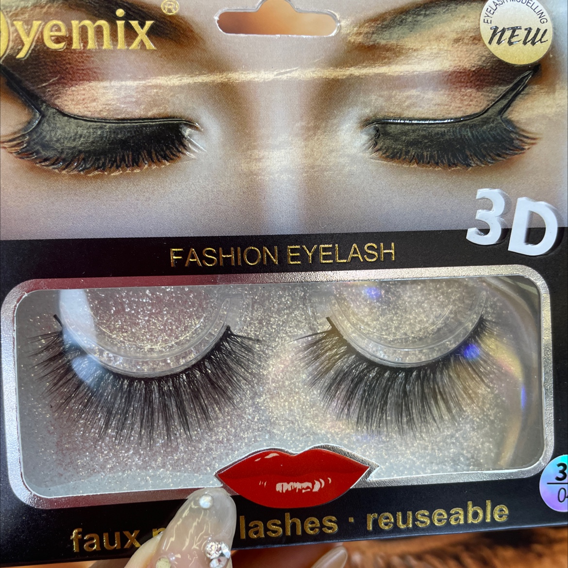 A Pair Of False Eyelashes Gold Packaging Can Be Customized Optional Style Thick Natural Style details Picture
