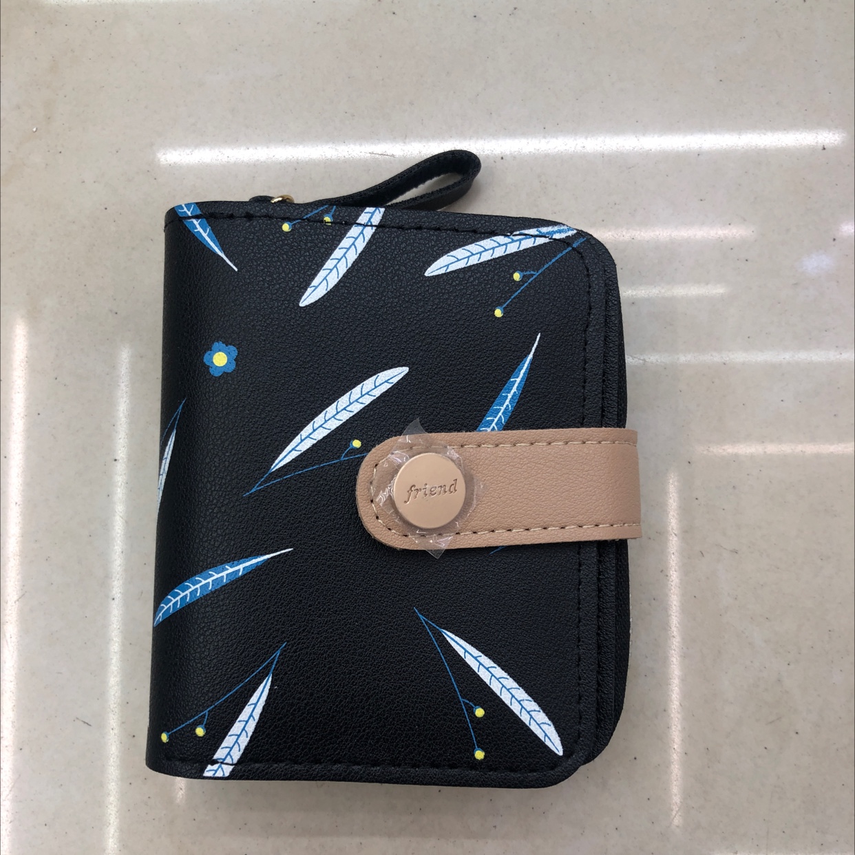 Small Flower Two Fold Short Wallet Application Scenario