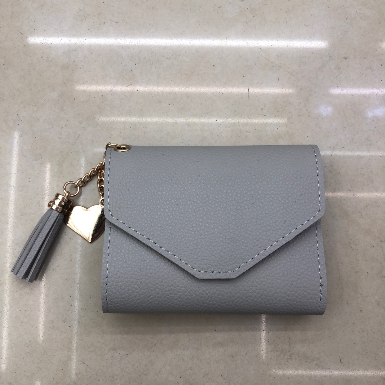 Love Pendant Three Fold Small Wallet Application Scenario