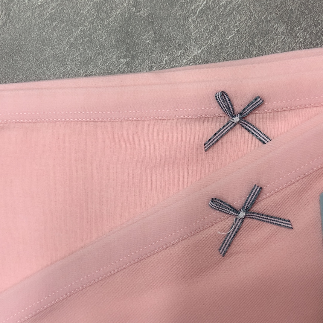 7717 Women's Plain Low-Rise Cotton Panties Application Scenario