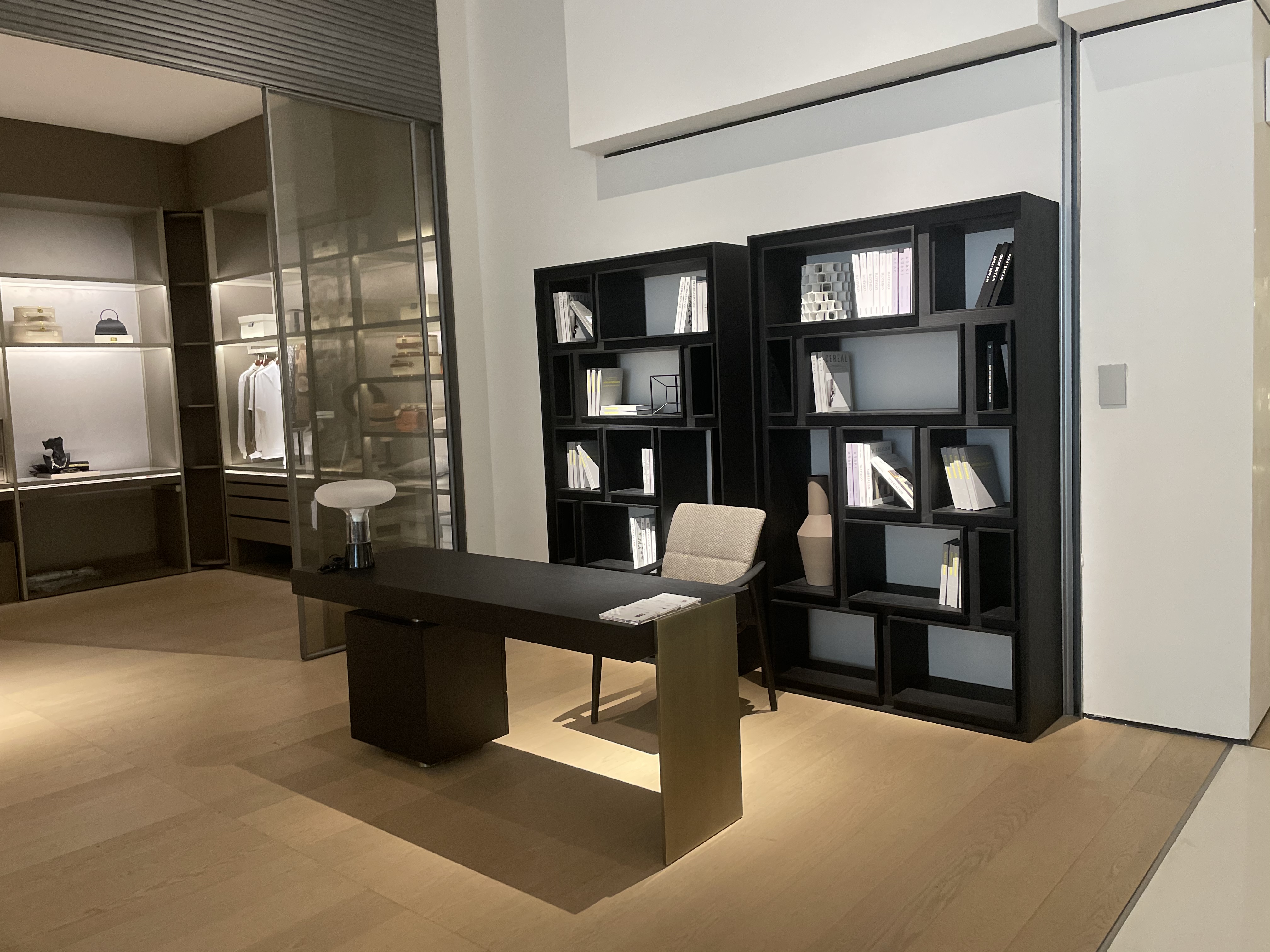 Rui Qi Home life Hall, Italian original copy products high-end custom products, desk, dining table, dining chair thumbnail