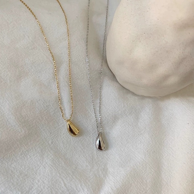 Teardrop clavicle chain