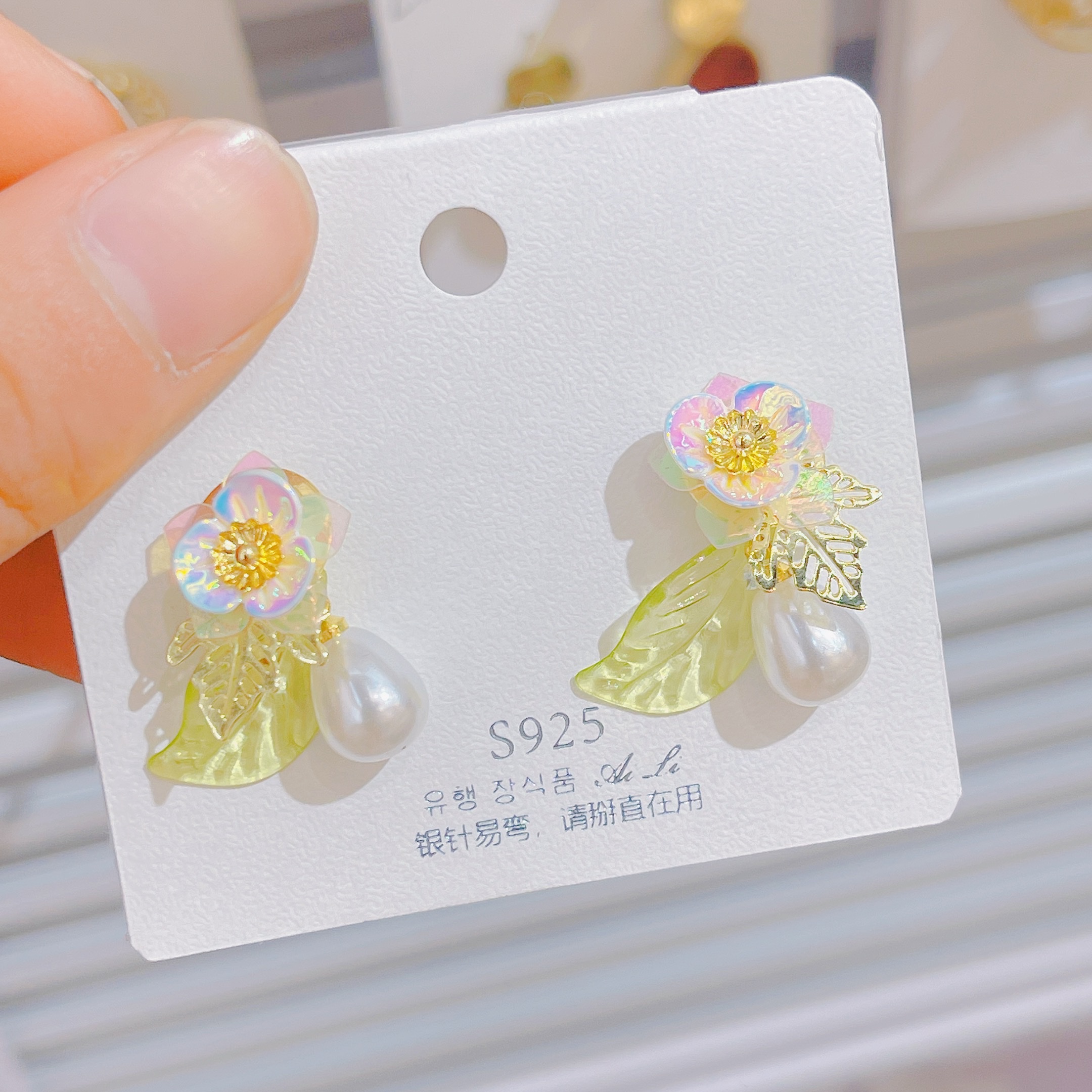 Super fairy temperament French flower pearl earrings Sentie fresh niche design sense earrings women's new fashion Sue eyebrows