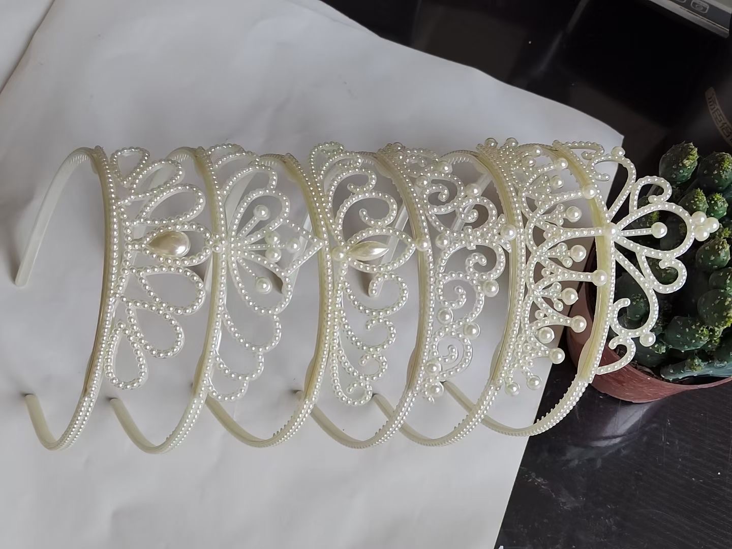 Yiwu International Trade City 3569 booth good again to jewelry sweet and lovely pearl crown headband, novel style materials environmental protection thumbnail