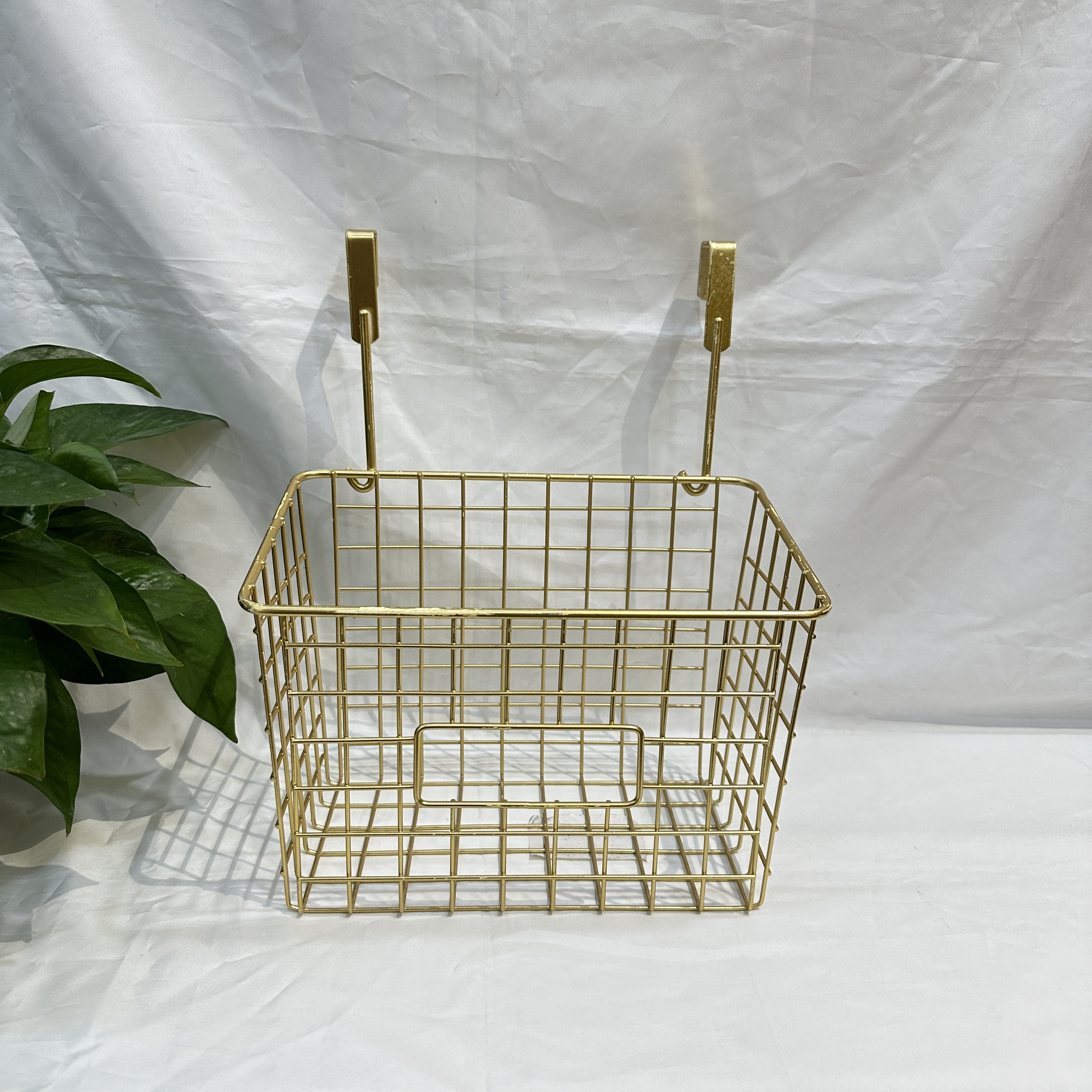 Factory Direct Kitchen Bathroom Wrought Iron Storage Basket Can Be Hung Dormitory Bedside Hanging Storage Basket Creative Home Magazine Clothing Storage Rack Gift Gift Exquisite Atmosphere Wrought Iron Products Spray Paint Does Not Rust details Picture