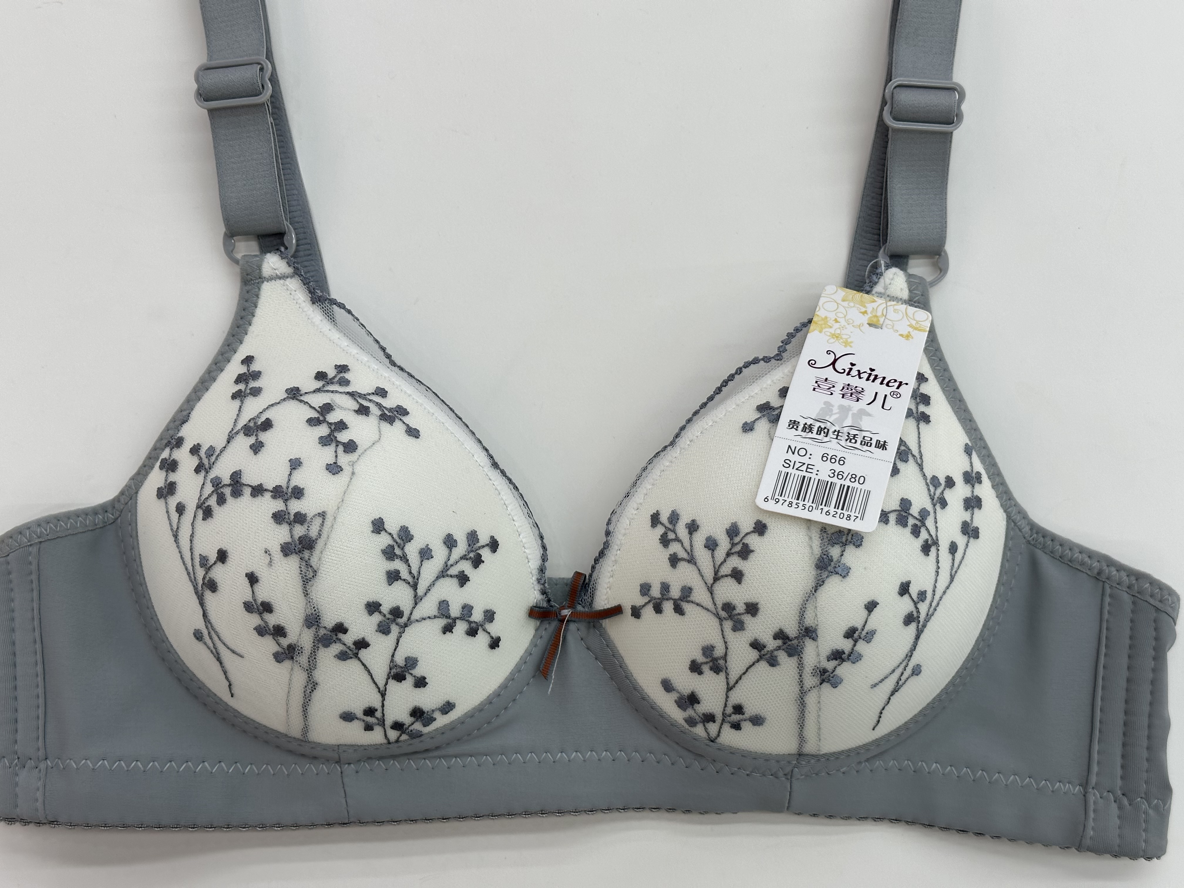 A thin B-cup gathering bra with exquisite embroidered lace and no steel rims details Picture