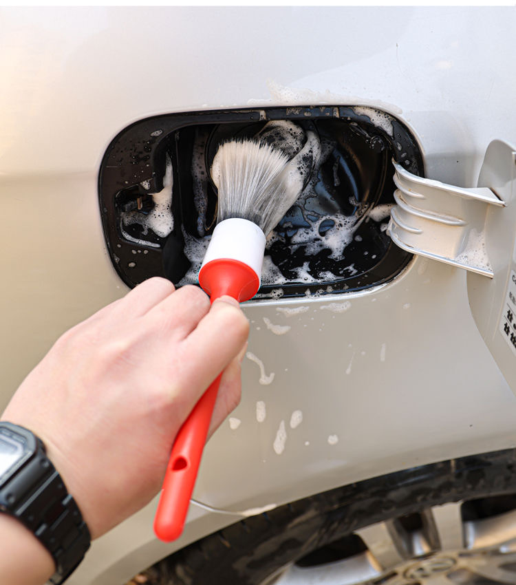 A 5-piece set of car cleaning tools, including detail brushes and gap brushes Specification image