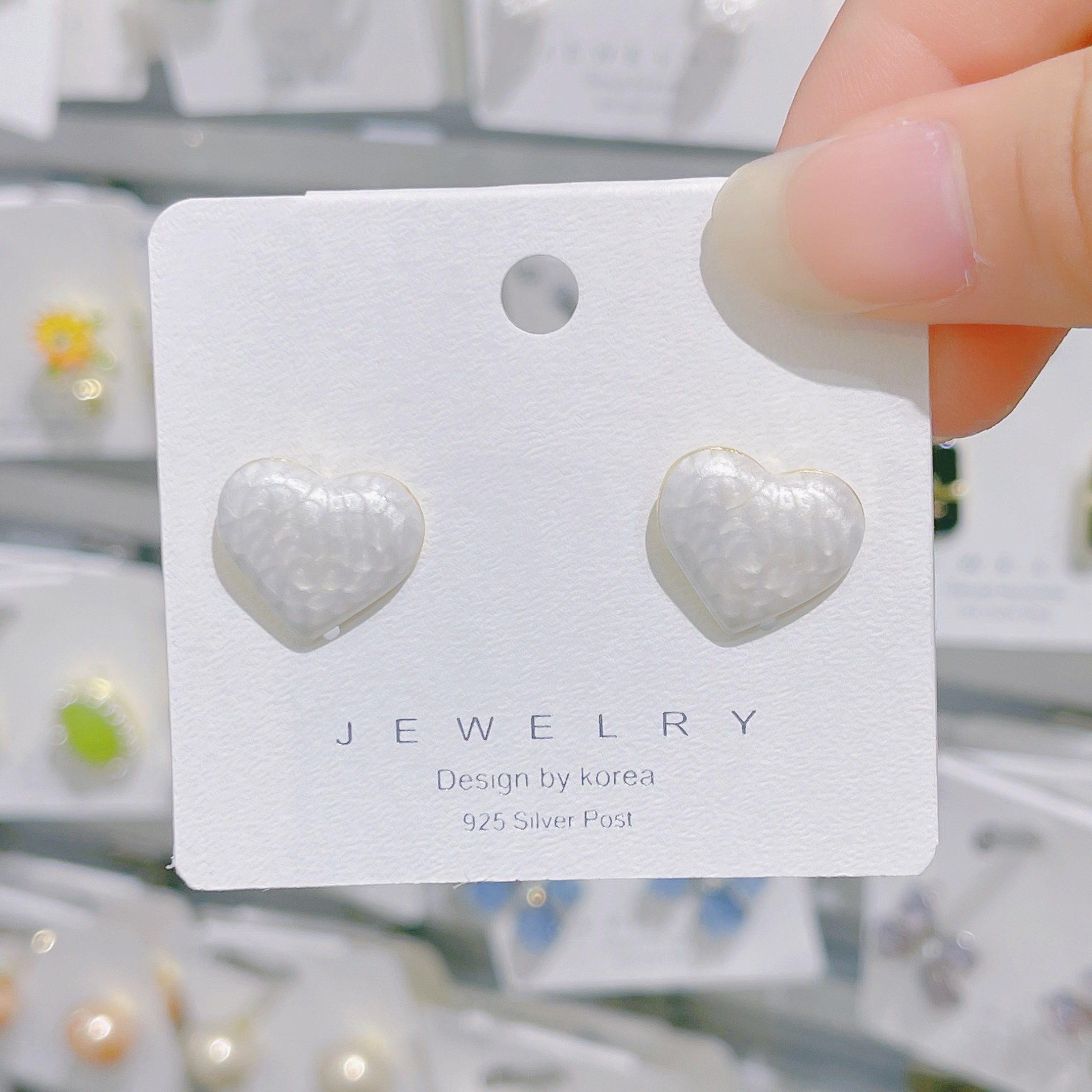 High appearance level all-matching female earrings This year's popular earrings Korean temperament earrings stud heart earrings high-end earrings Specification drawing