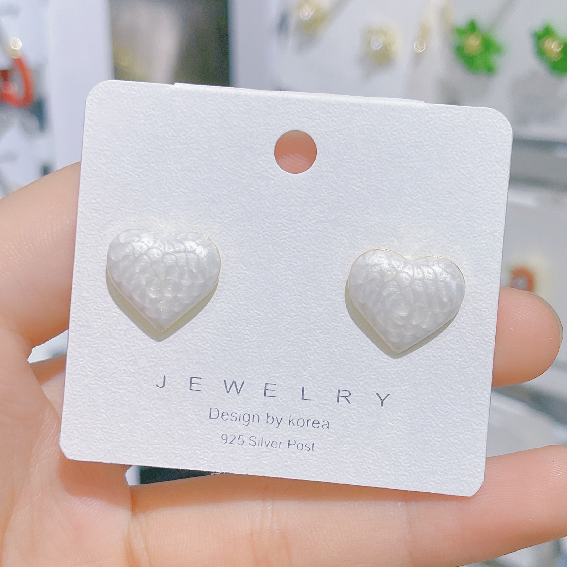 High appearance level all-matching female earrings This year's popular earrings Korean temperament earrings stud heart earrings high-end earrings details Picture