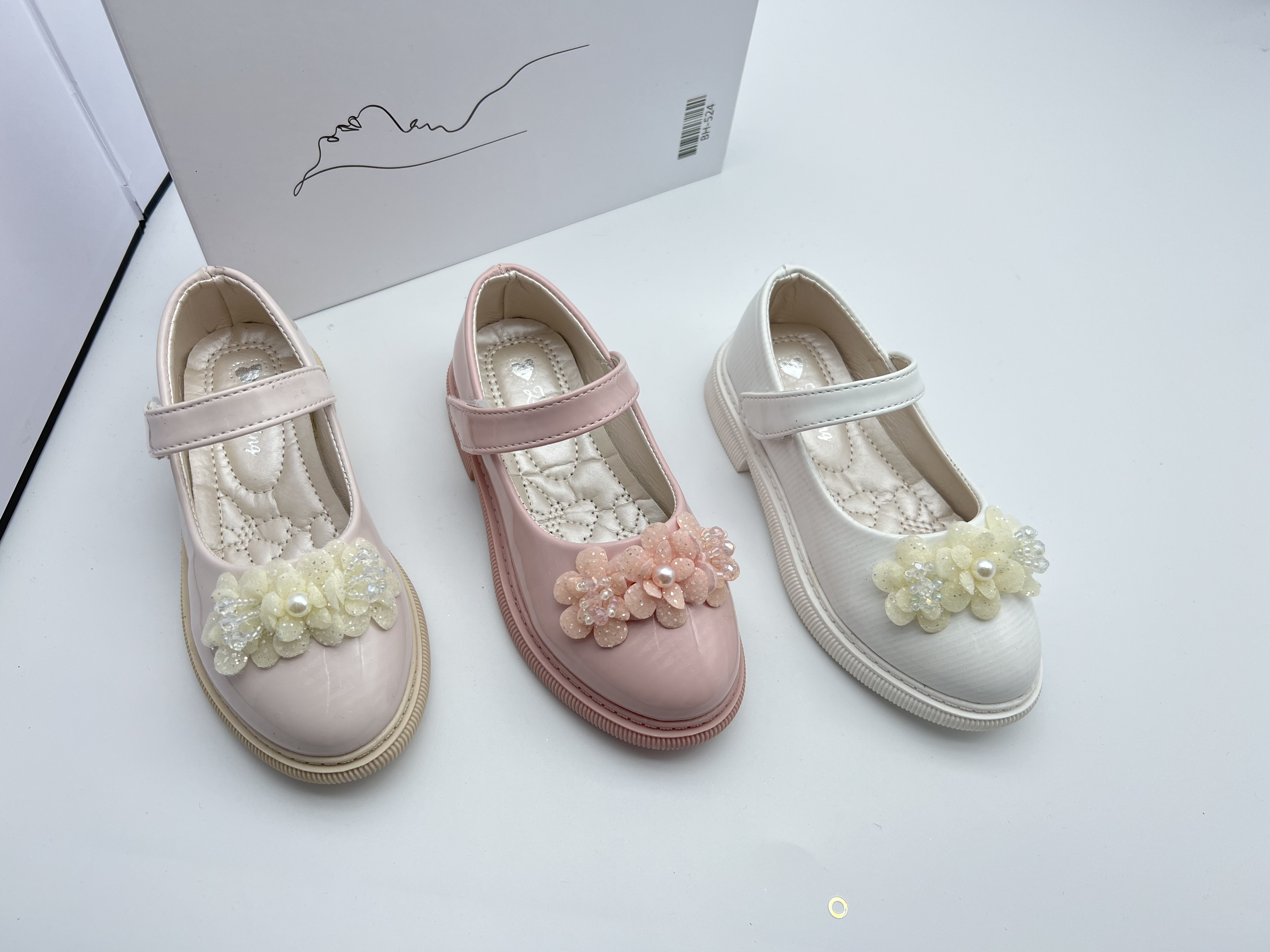 Girls' square-mouthed shoes 2023 Application Scenario