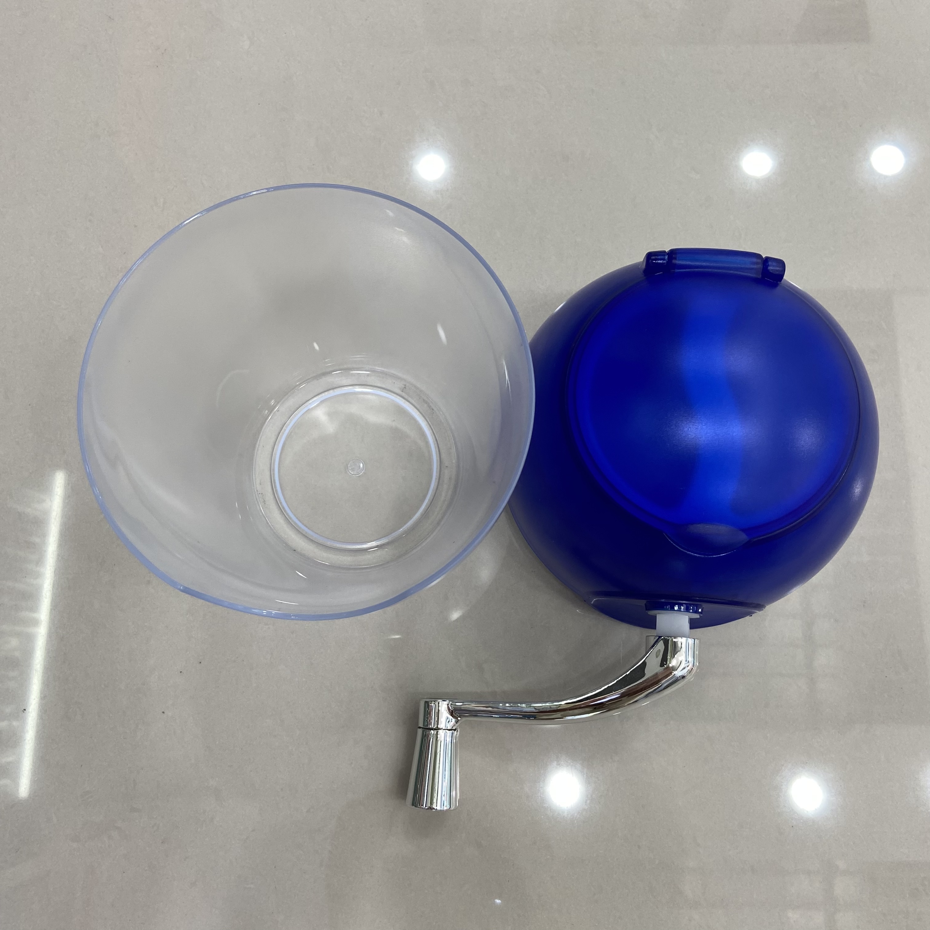 Ice shaved machine, hand-operated household small smoothie machine, mini hail ice machine, ice breaker, hand-cranked ice crusher, soft ice Application Scenario