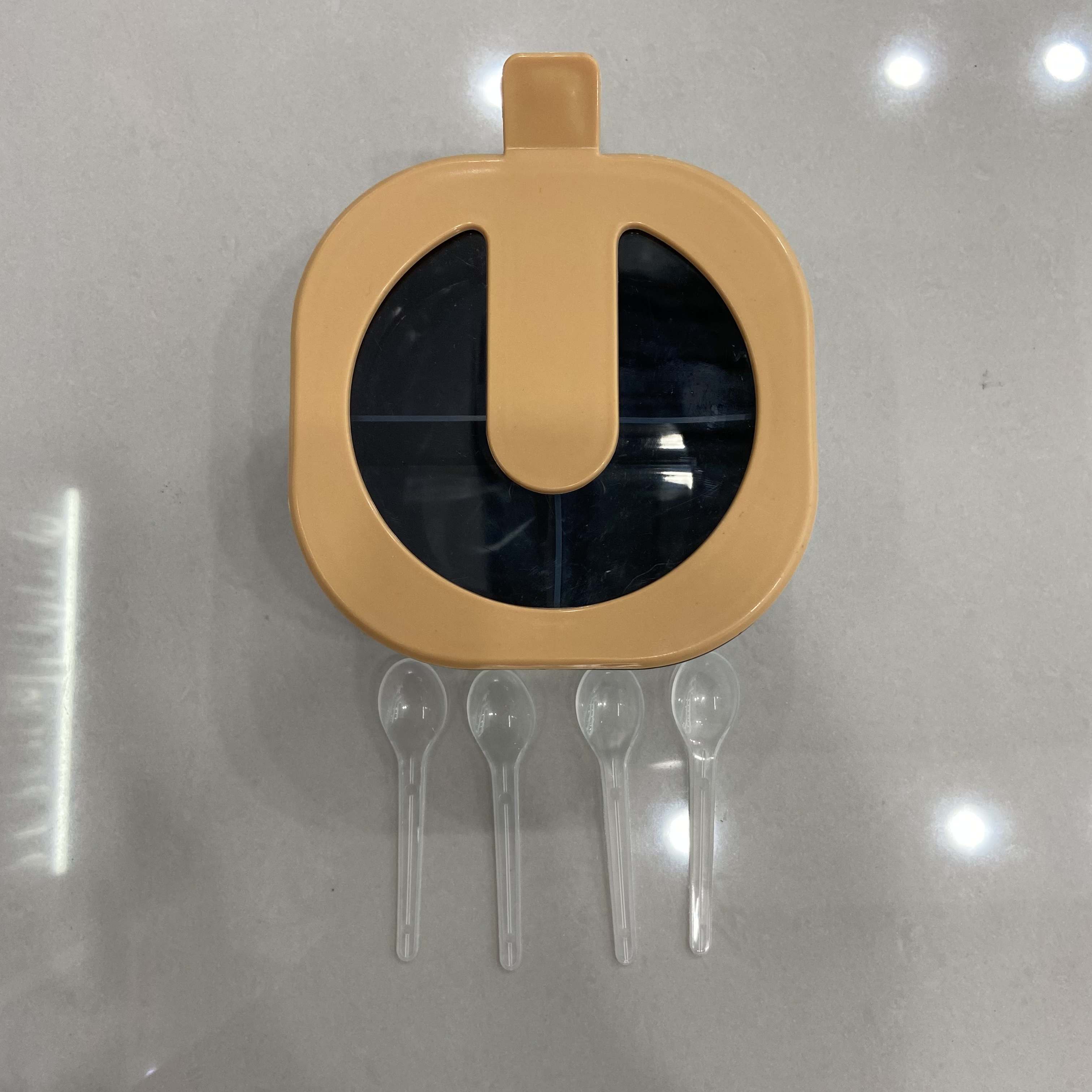 A set of four-compartment integrated kitchenware, salt shaker for home use, multi-compartment with lid storage, seasoning box details Picture